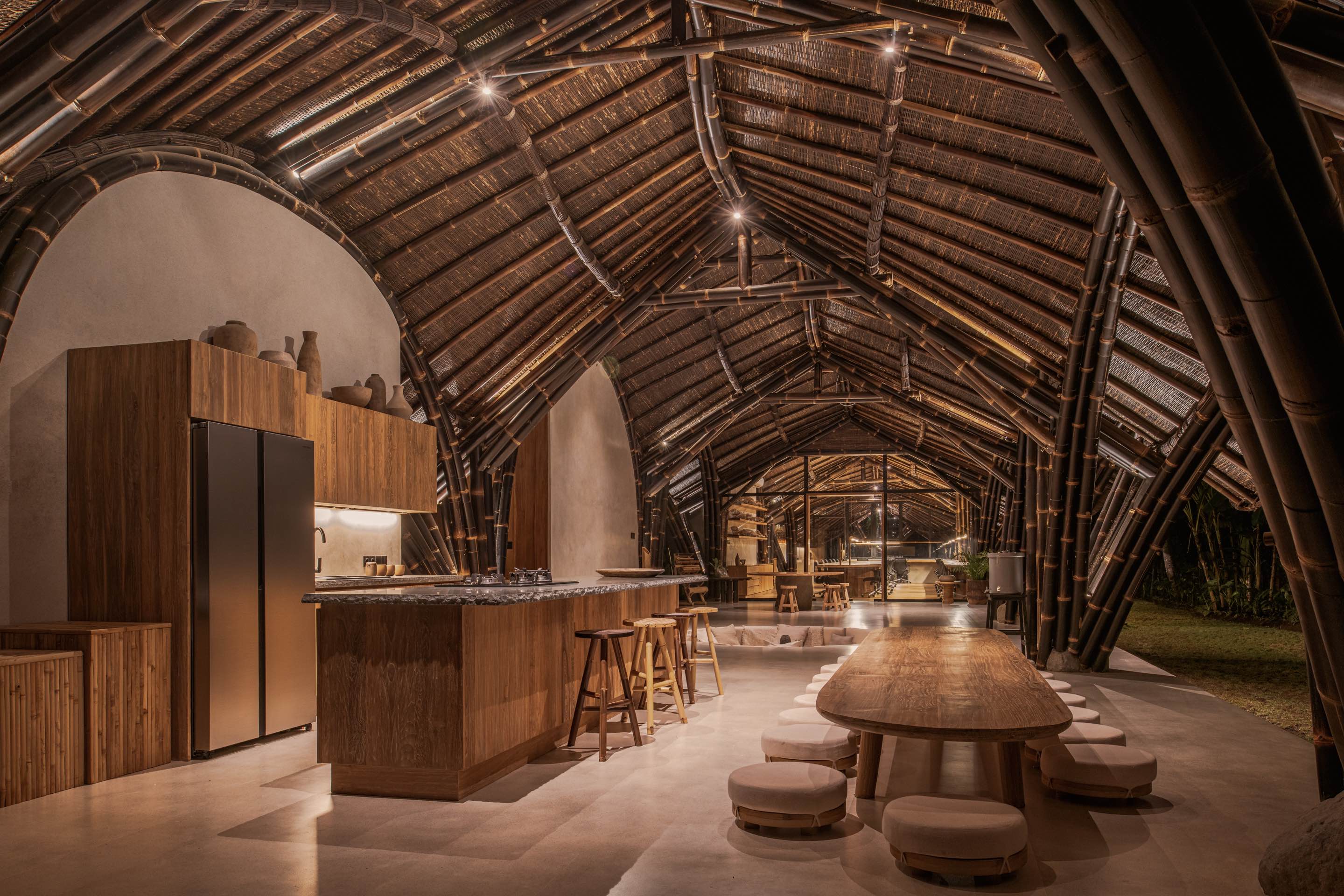 〈スタジオ・ロッドトゥンドゥ（Studio Lodtunduh）〉パブロ・ルナ・スタジオ（Pablo Luna Studio）