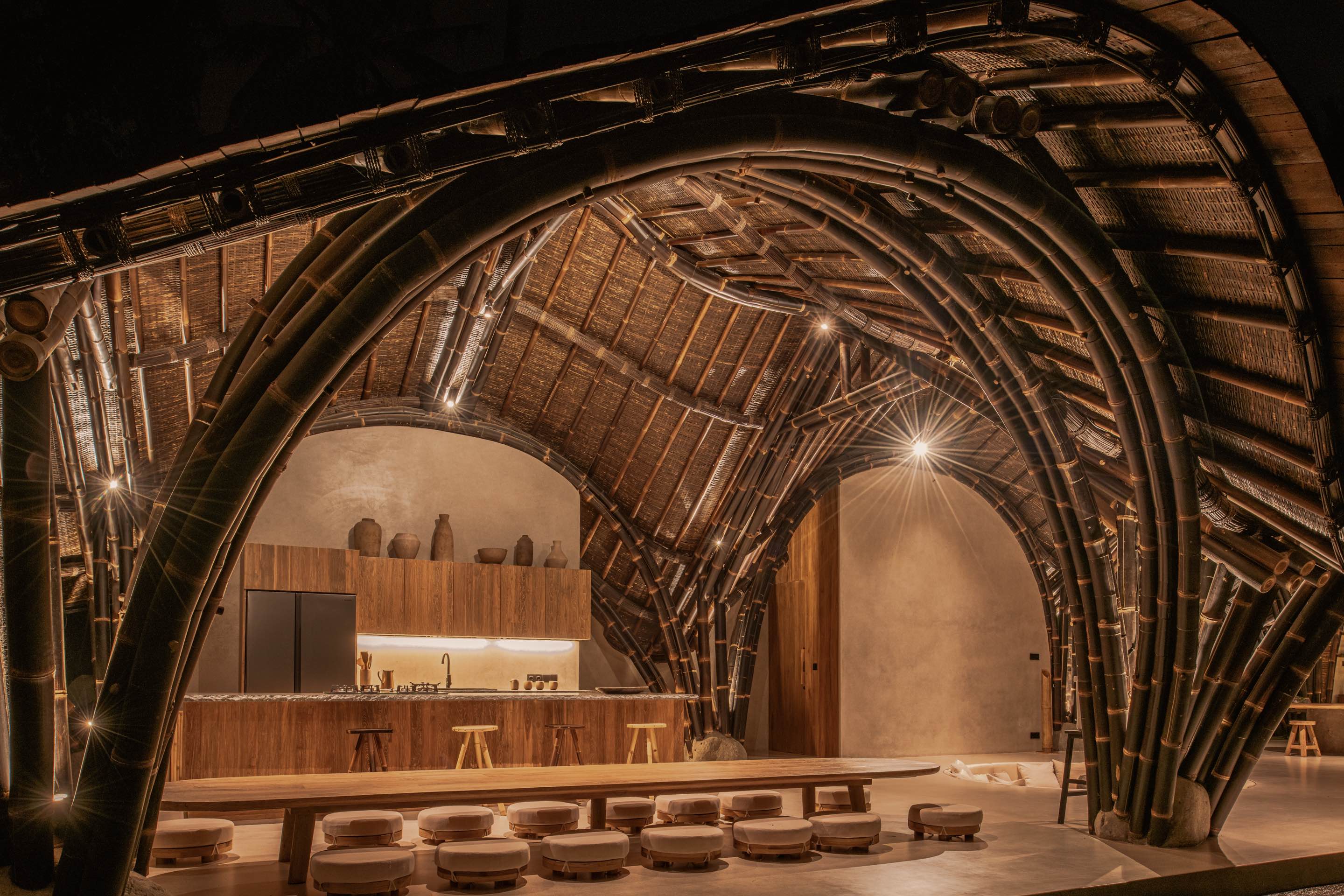 〈スタジオ・ロッドトゥンドゥ（Studio Lodtunduh）〉パブロ・ルナ・スタジオ（Pablo Luna Studio）