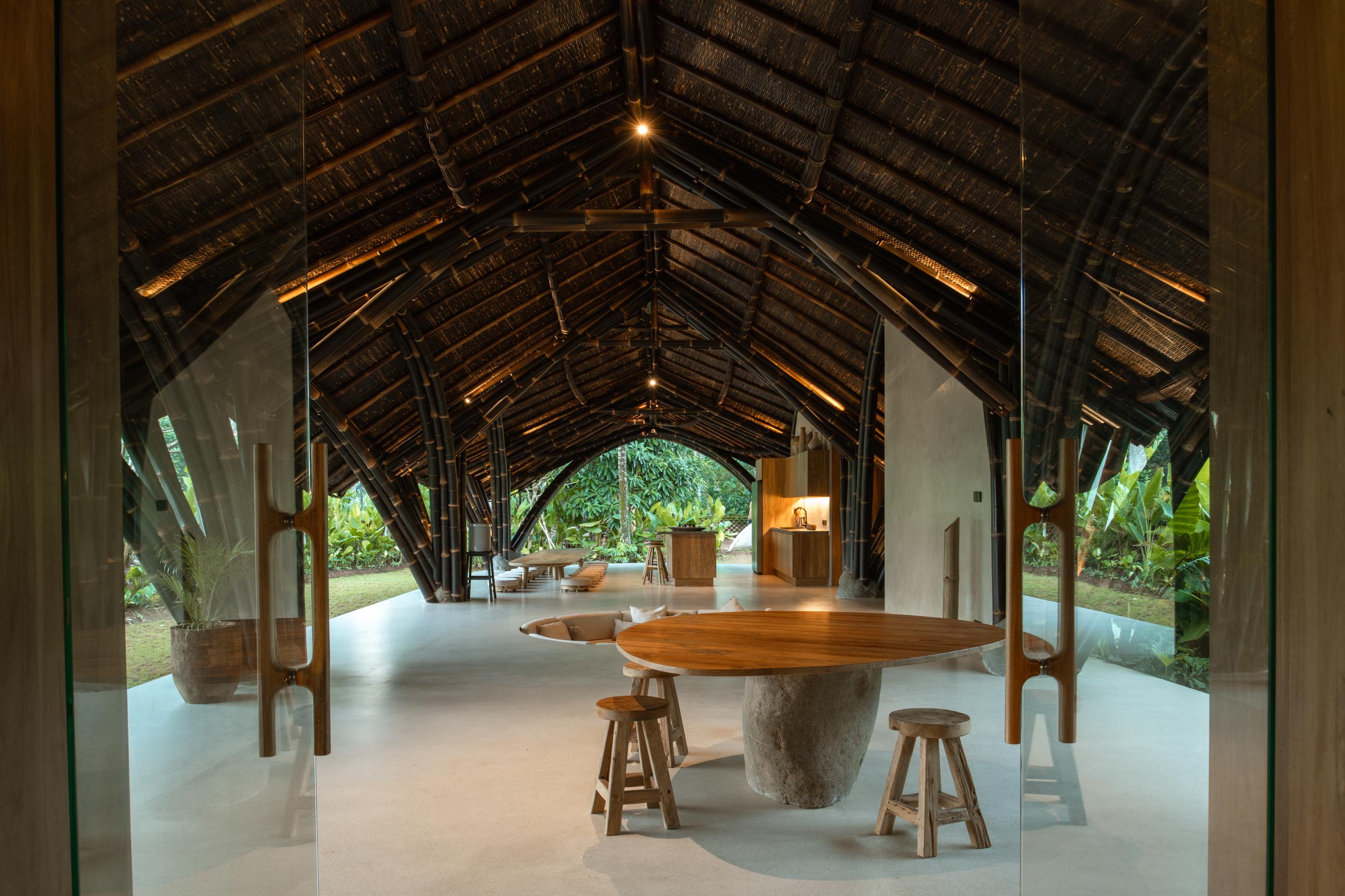 〈スタジオ・ロッドトゥンドゥ（Studio Lodtunduh）〉パブロ・ルナ・スタジオ（Pablo Luna Studio）