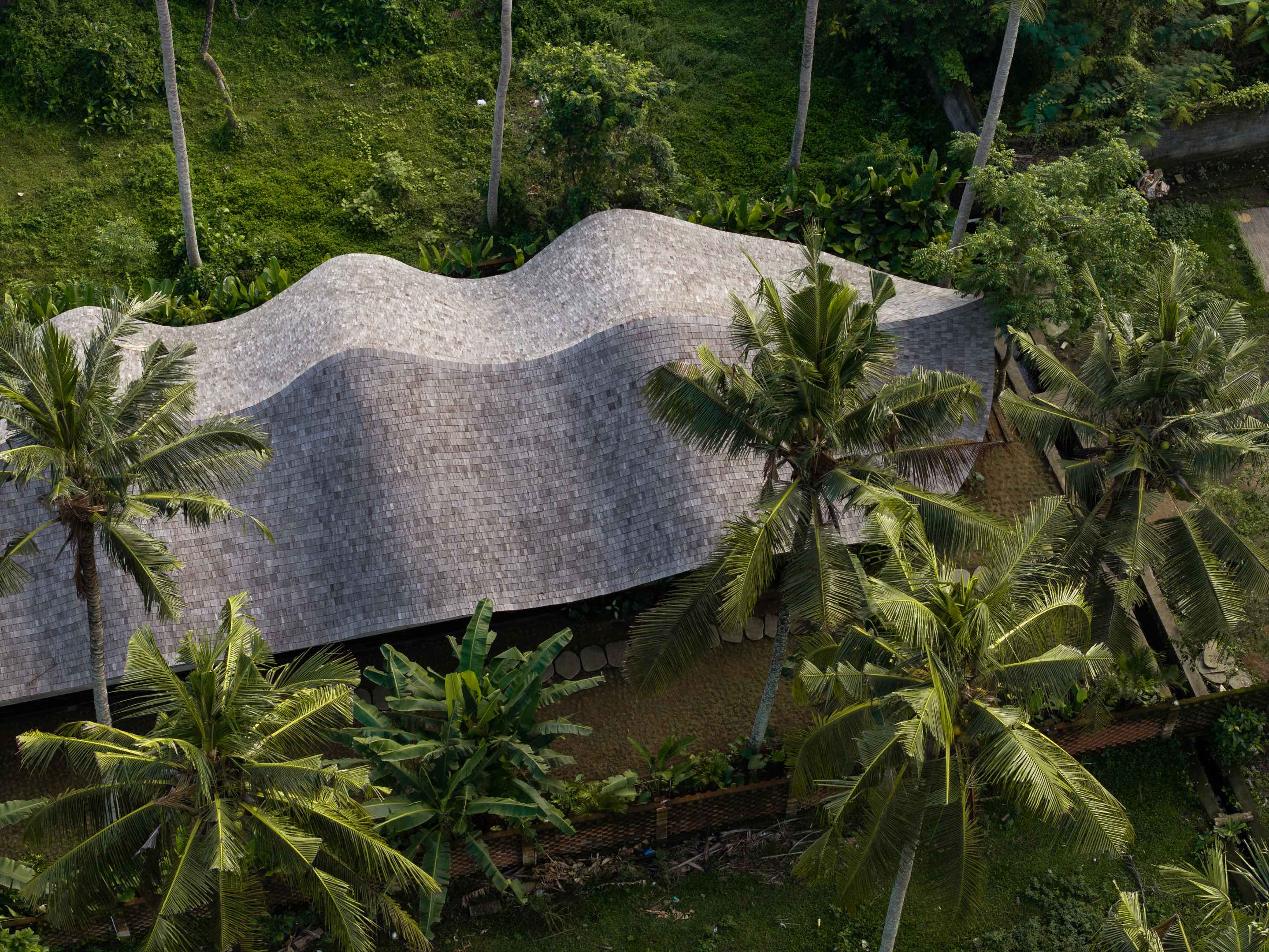 〈スタジオ・ロッドトゥンドゥ（Studio Lodtunduh）〉パブロ・ルナ・スタジオ（Pablo Luna Studio）