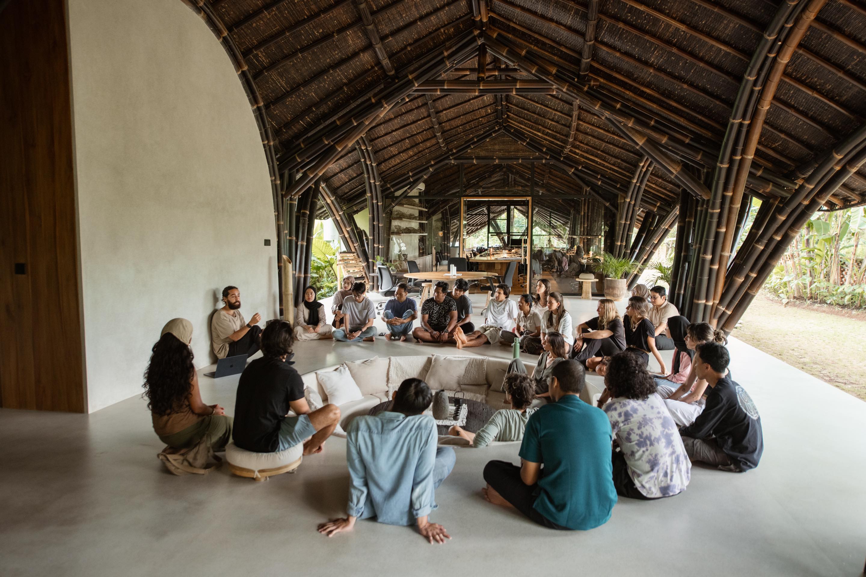 〈スタジオ・ロッドトゥンドゥ（Studio Lodtunduh）〉パブロ・ルナ・スタジオ（Pablo Luna Studio）