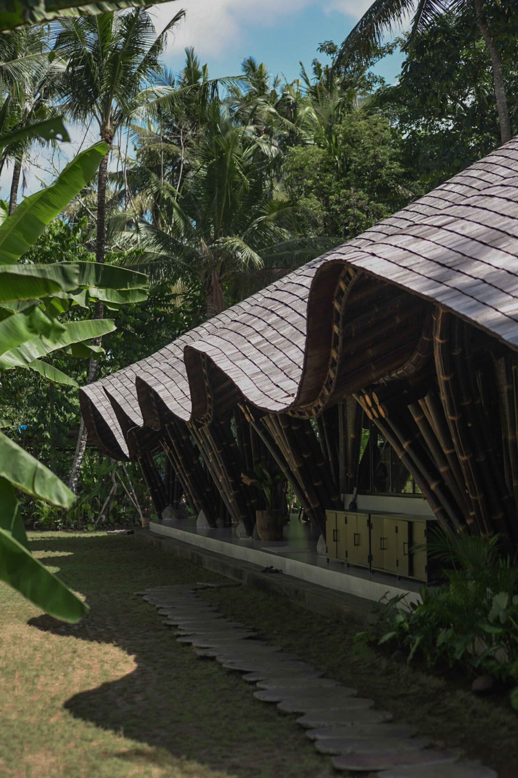 〈スタジオ・ロッドトゥンドゥ（Studio Lodtunduh）〉パブロ・ルナ・スタジオ（Pablo Luna Studio）