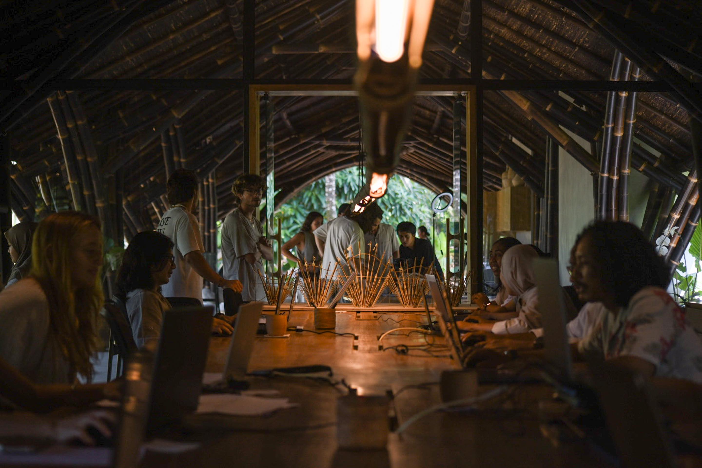 〈スタジオ・ロッドトゥンドゥ（Studio Lodtunduh）〉パブロ・ルナ・スタジオ（Pablo Luna Studio）