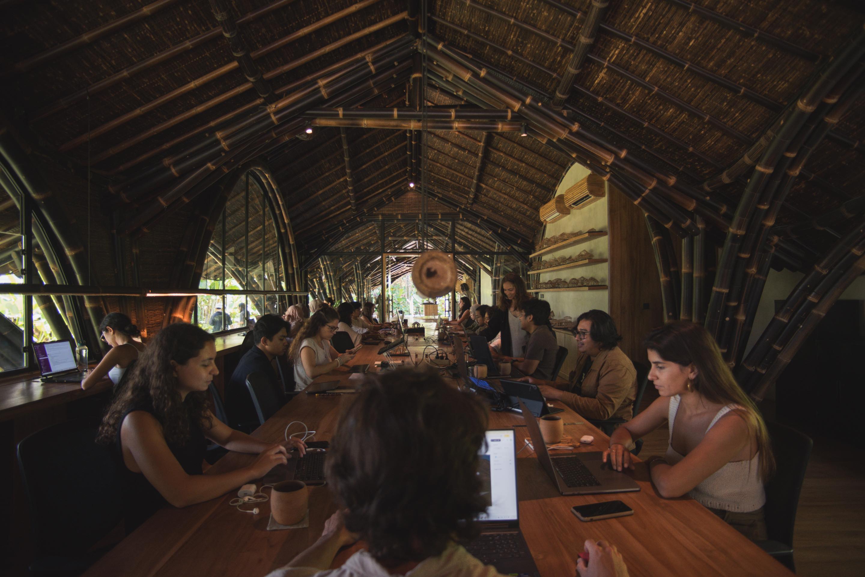〈スタジオ・ロッドトゥンドゥ（Studio Lodtunduh）〉パブロ・ルナ・スタジオ（Pablo Luna Studio）