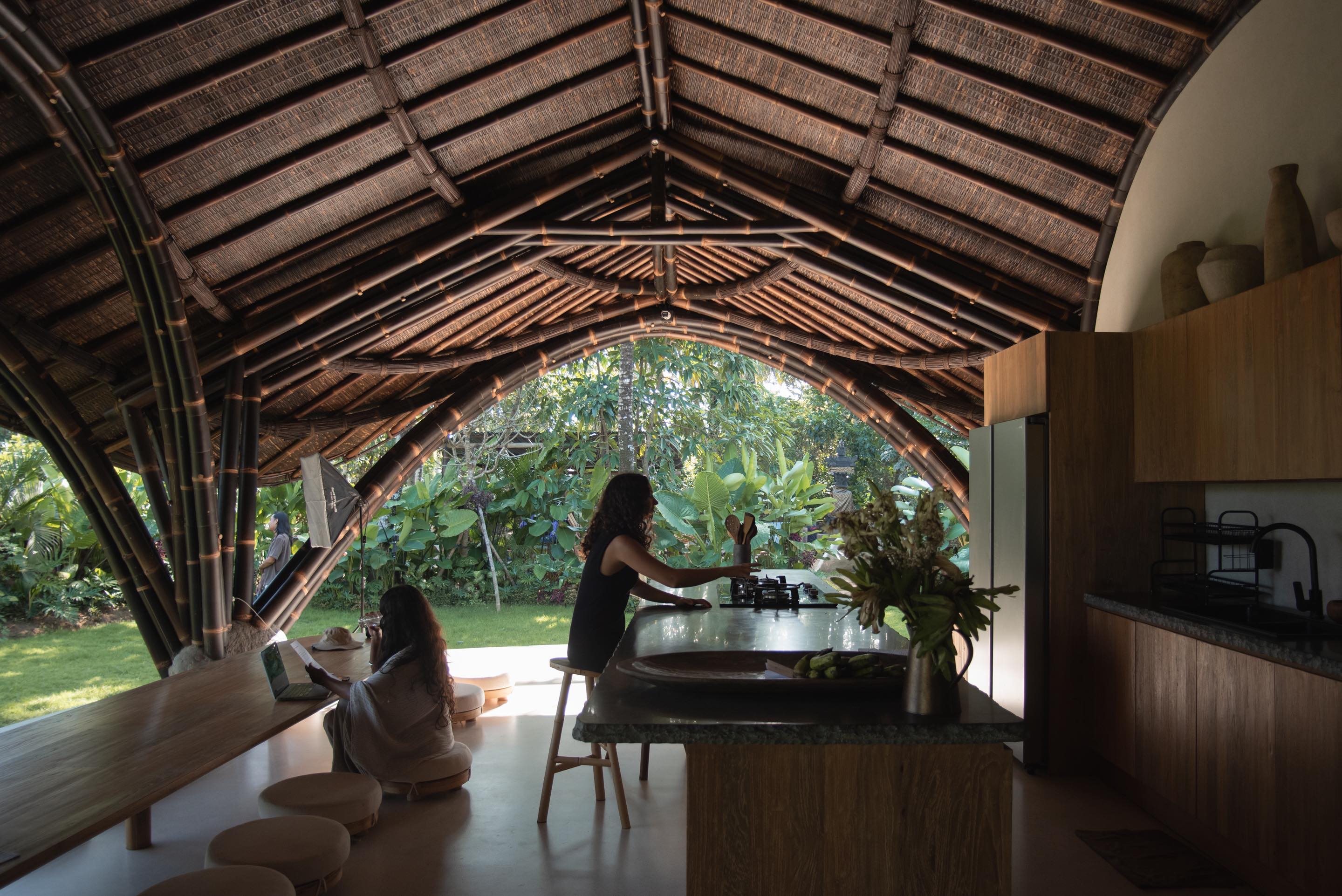 〈スタジオ・ロッドトゥンドゥ（Studio Lodtunduh）〉パブロ・ルナ・スタジオ（Pablo Luna Studio）