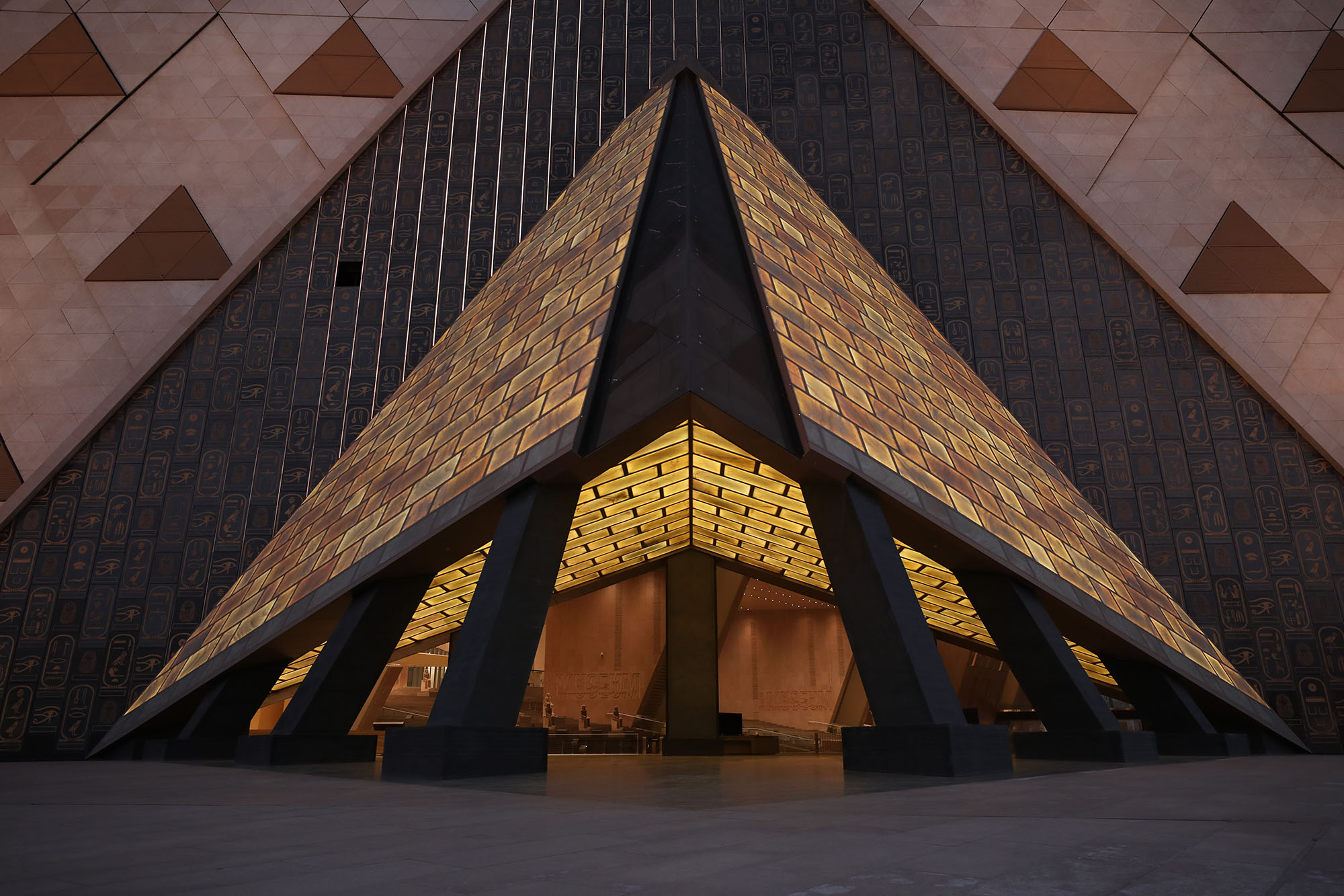 〈大エジプト博物館(Grand Egyptian Museum)〉ヘネガン・ペン・アーキテクツ(heneghan peng architects)