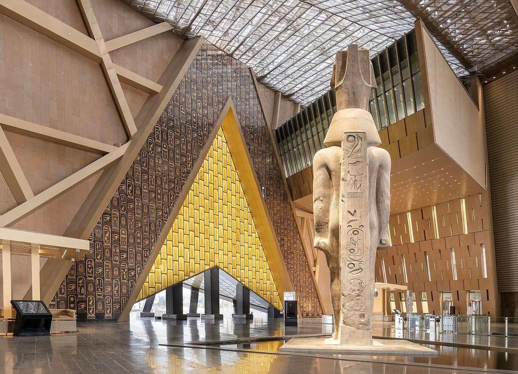〈大エジプト博物館(Grand Egyptian Museum)〉ヘネガン・ペン・アーキテクツ(heneghan peng architects)