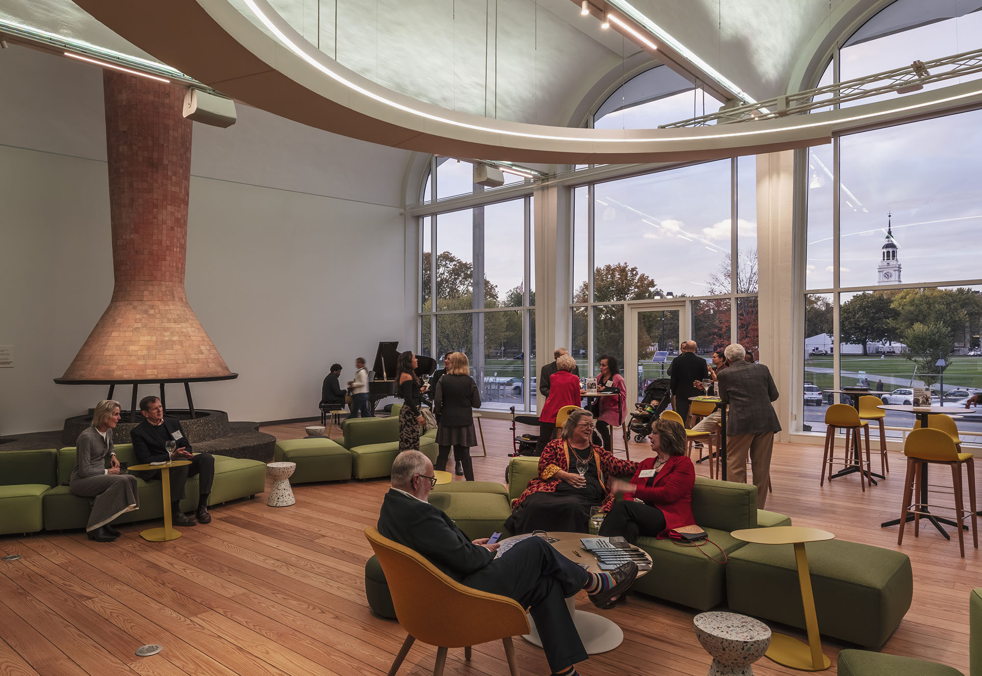 〈ホプキンズ芸術センター（Hopkins Center for the Arts）〉スノヘッタ（Snøhetta）