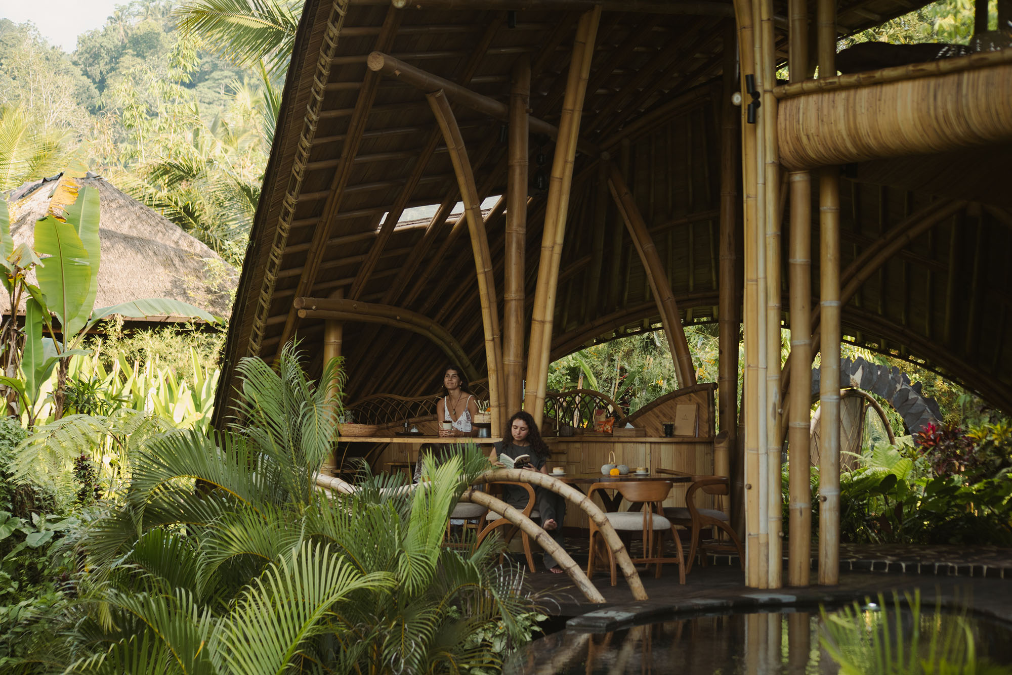 〈ハイドアウト・フロウ（Hideout Flow）〉パブロ・ルナ・スタジオ（Pablo Luna Studio）