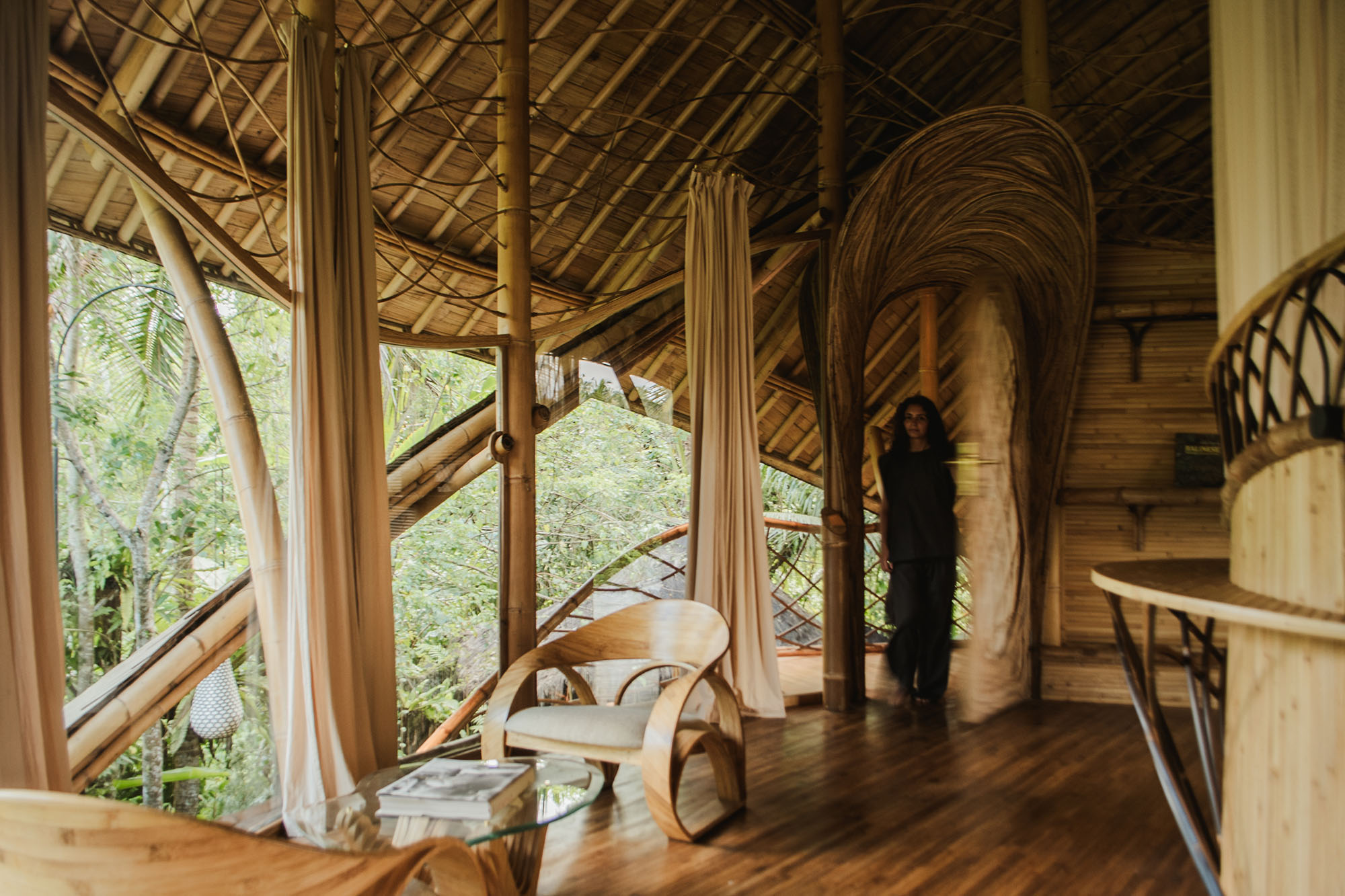 〈ハイドアウト・フロウ（Hideout Flow）〉パブロ・ルナ・スタジオ（Pablo Luna Studio）