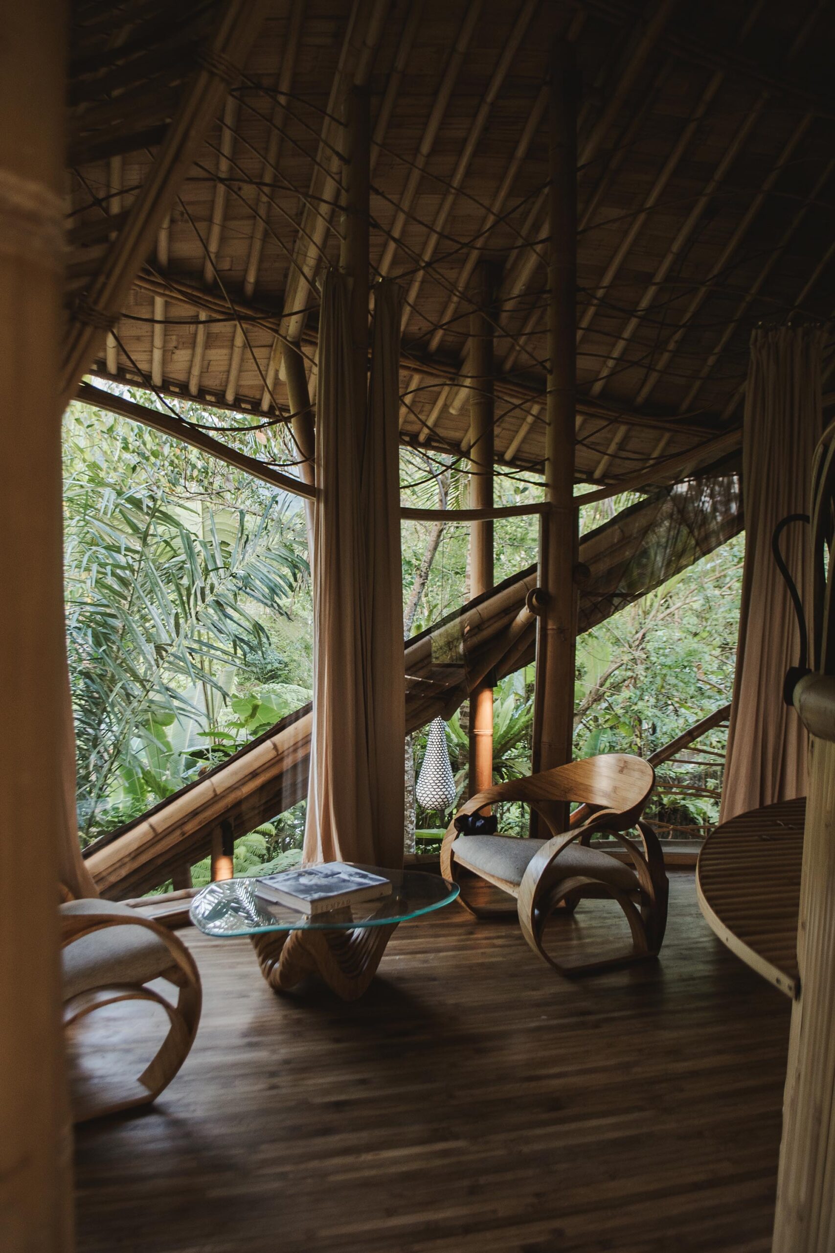 〈ハイドアウト・フロウ（Hideout Flow）〉パブロ・ルナ・スタジオ（Pablo Luna Studio）