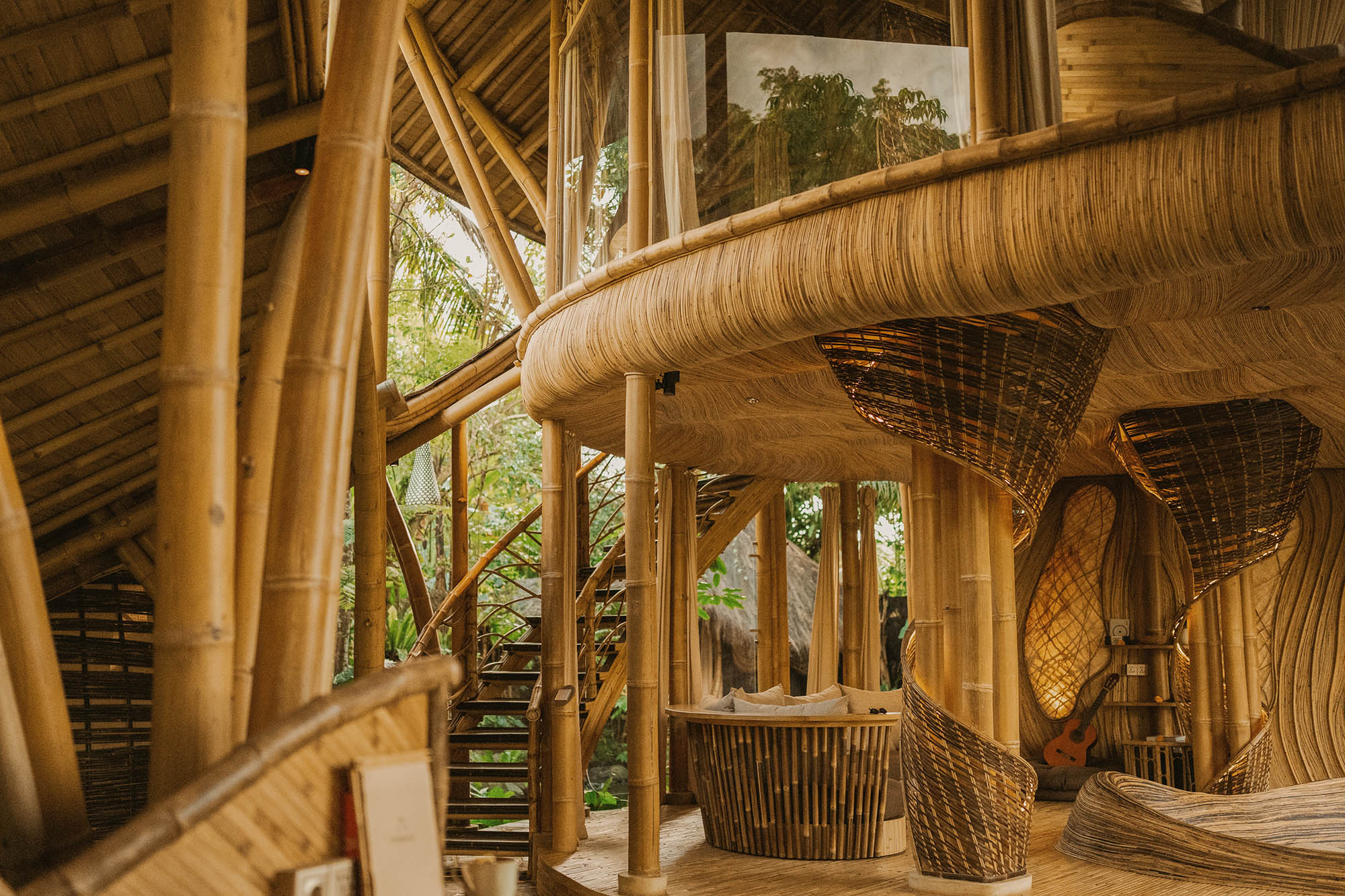 〈ハイドアウト・フロウ（Hideout Flow）〉パブロ・ルナ・スタジオ（Pablo Luna Studio）