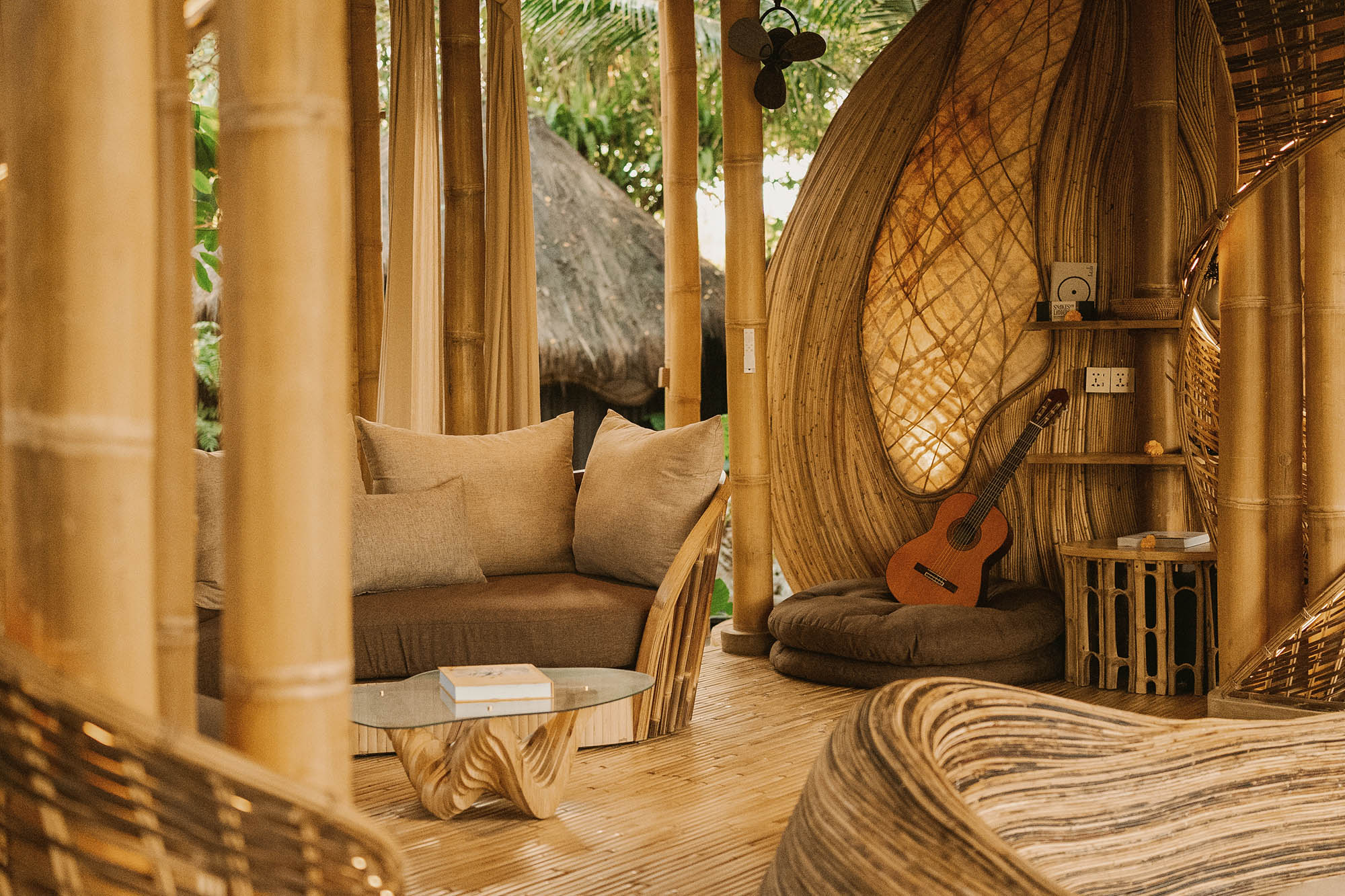 〈ハイドアウト・フロウ（Hideout Flow）〉パブロ・ルナ・スタジオ（Pablo Luna Studio）