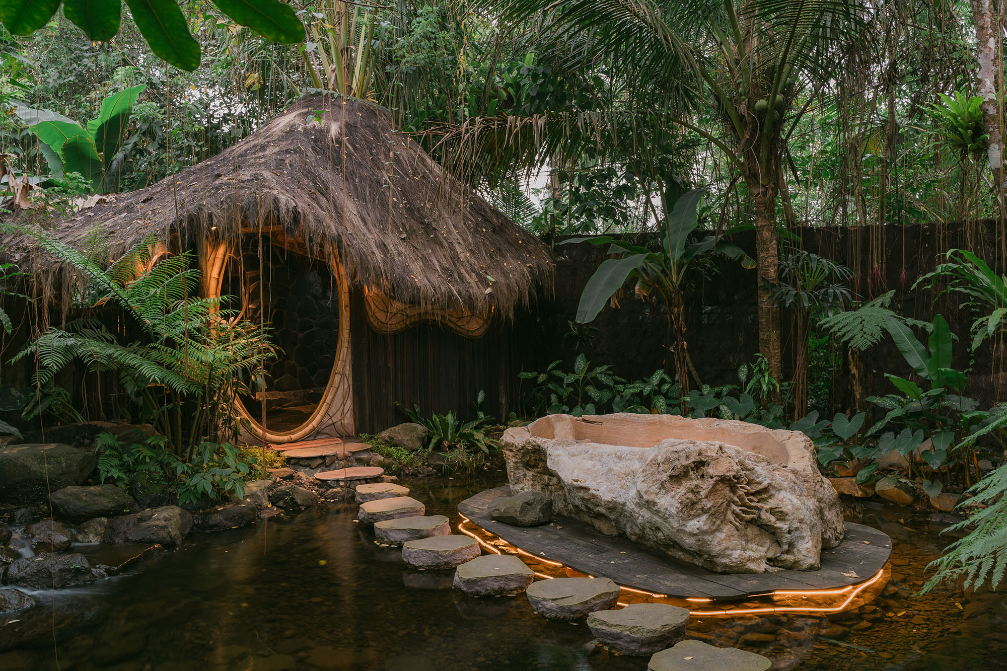 〈ハイドアウト・フロウ（Hideout Flow）〉パブロ・ルナ・スタジオ（Pablo Luna Studio）