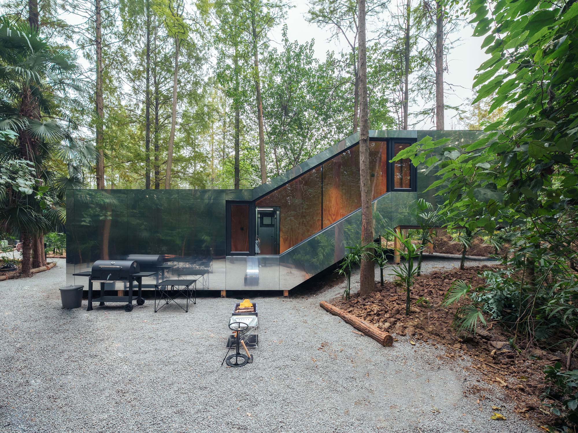 〈メリーダ・ウィキワールド・シークレットキャンプ(Merryda Wiki World-Secret Camp)〉ウィキワールド(Wiki World)