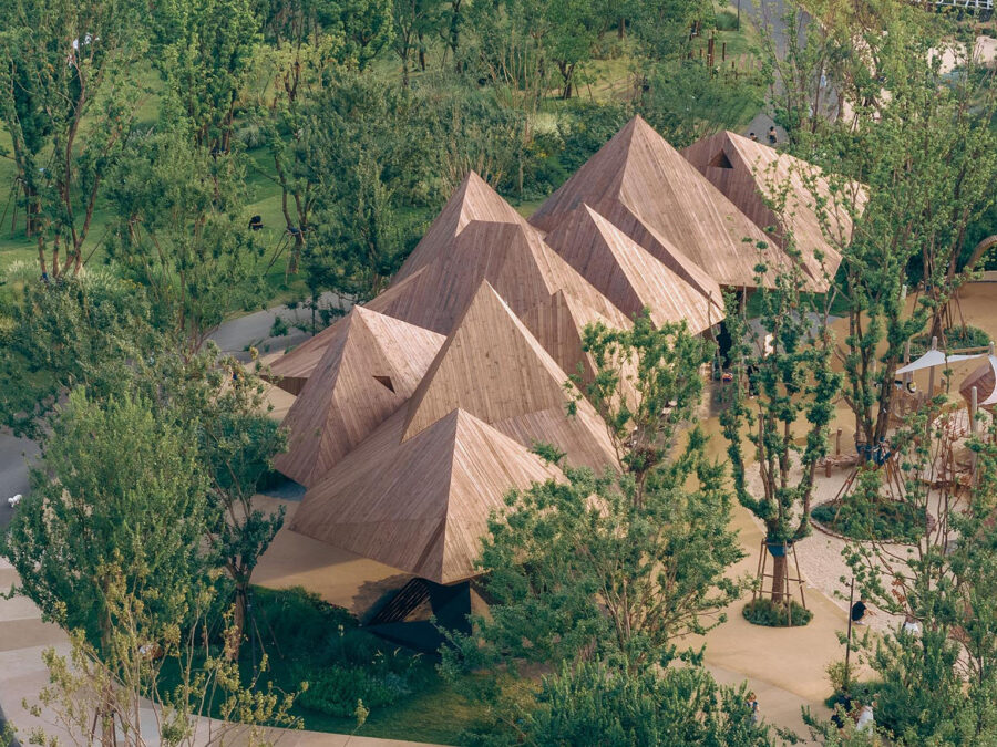 浮遊する木質ボリュームが生み出す子供と親のための空間〈LuxeIsland Restaurant〉DL Atelier、中国