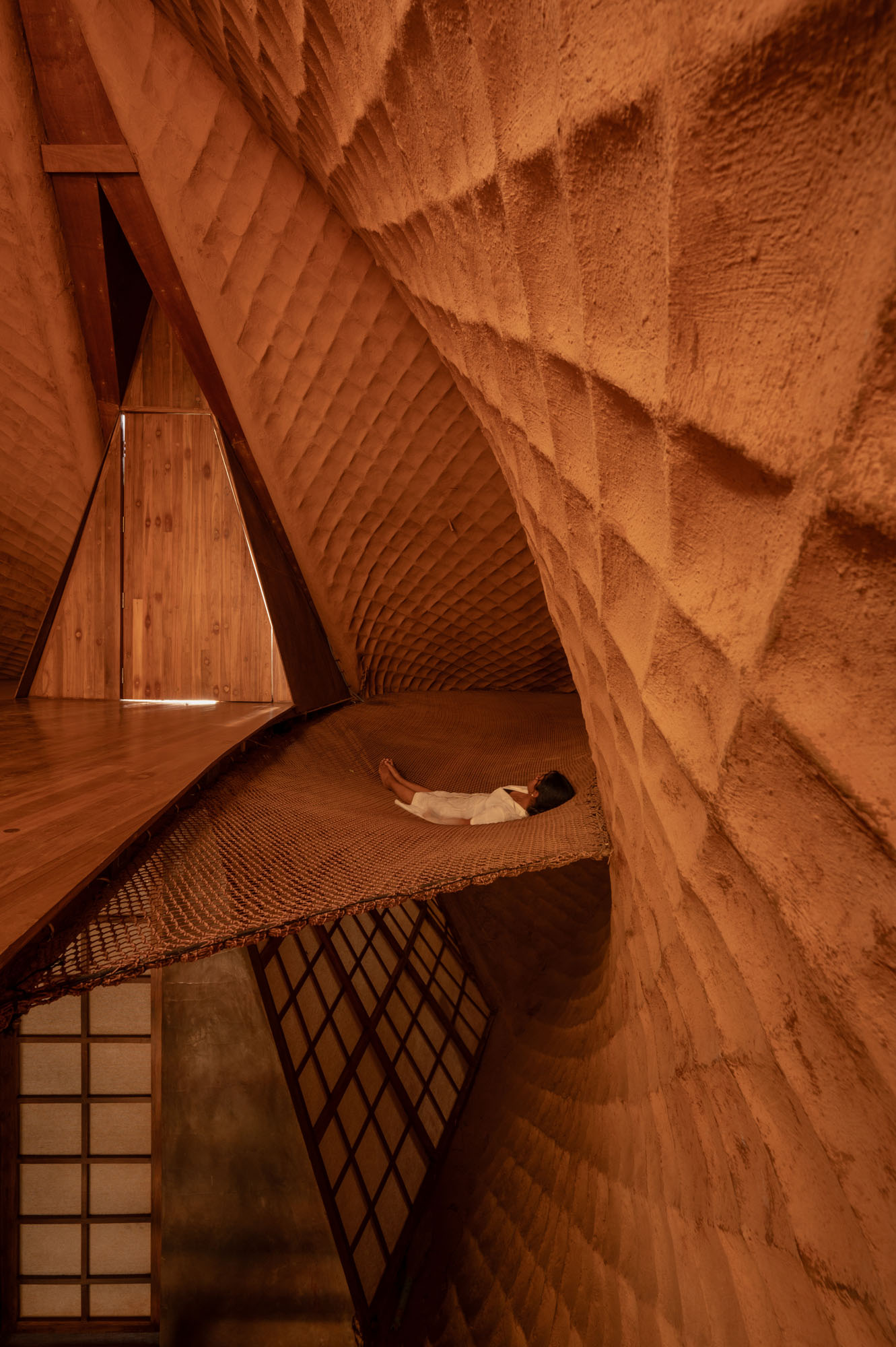 〈ブリッジハウス（Bridge house）〉ウォールメーカーズ（WALLMAKERS）