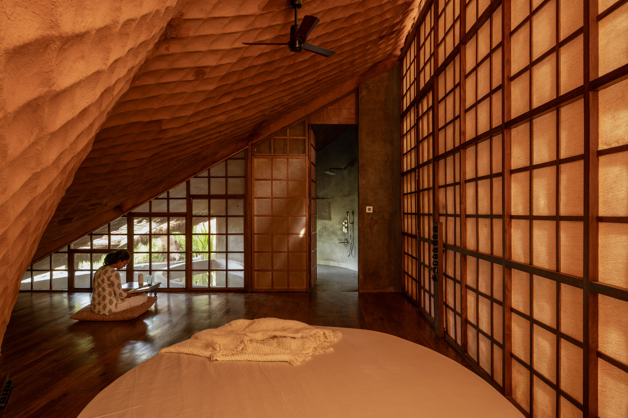 〈ブリッジハウス（Bridge house）〉ウォールメーカーズ（WALLMAKERS）