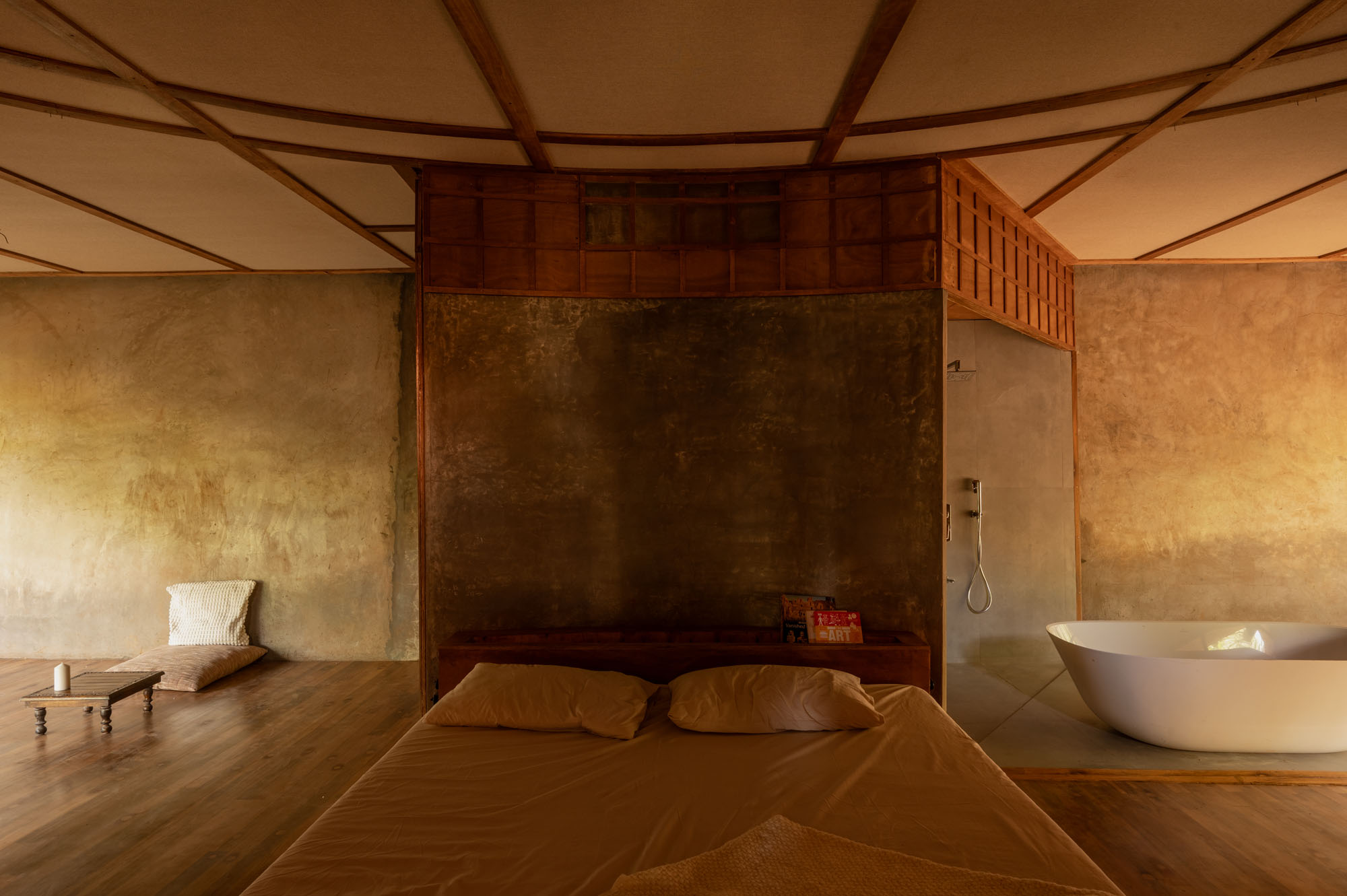 〈ブリッジハウス（Bridge house）〉ウォールメーカーズ（WALLMAKERS）