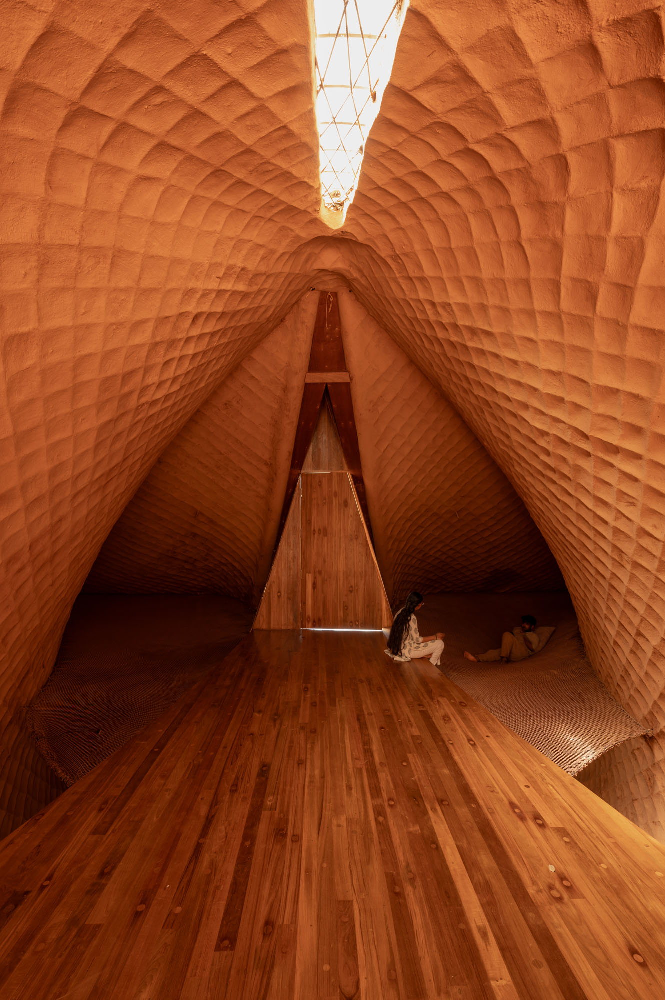 〈ブリッジハウス（Bridge house）〉ウォールメーカーズ（WALLMAKERS）