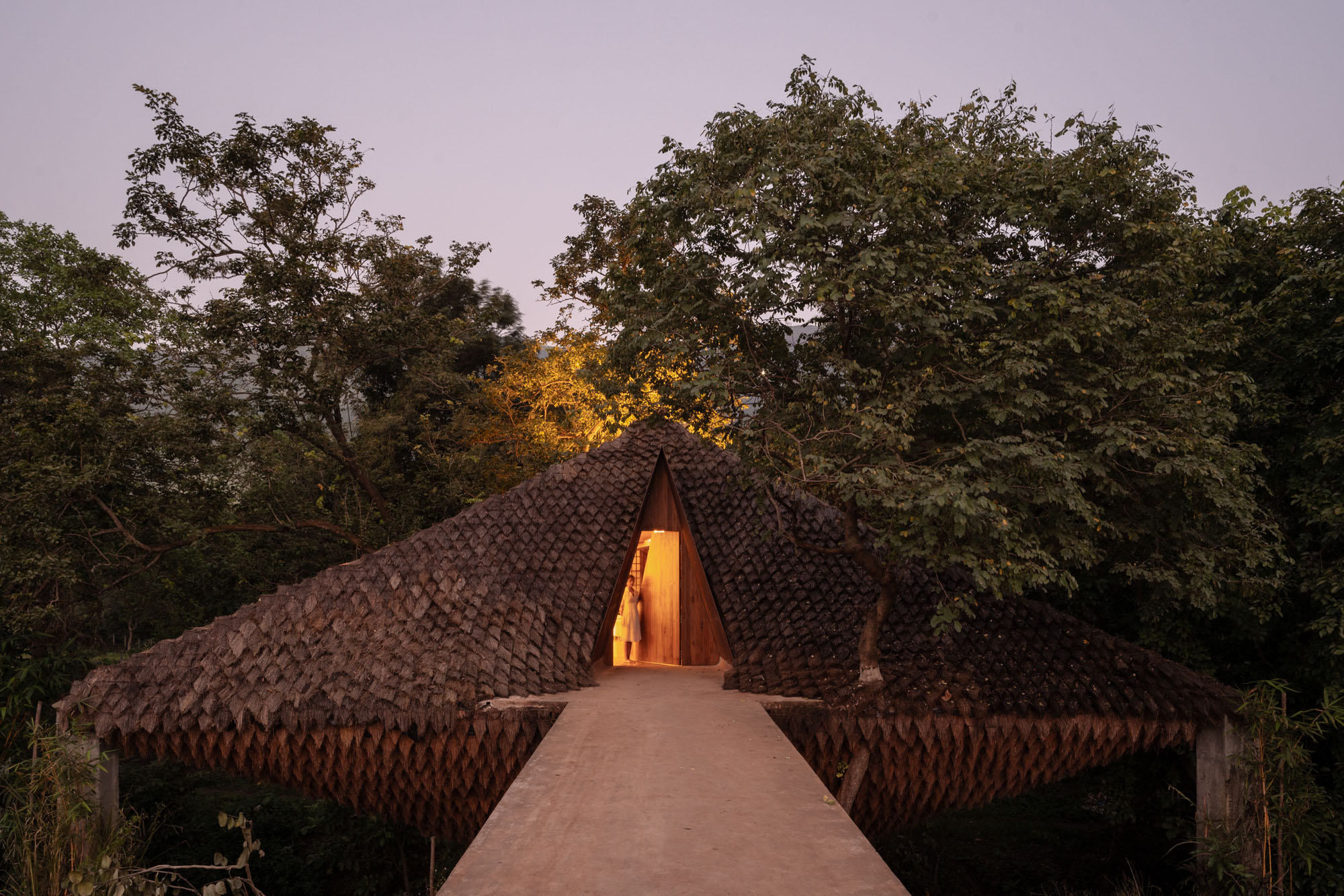 〈ブリッジハウス（Bridge house）〉ウォールメーカーズ（WALLMAKERS）