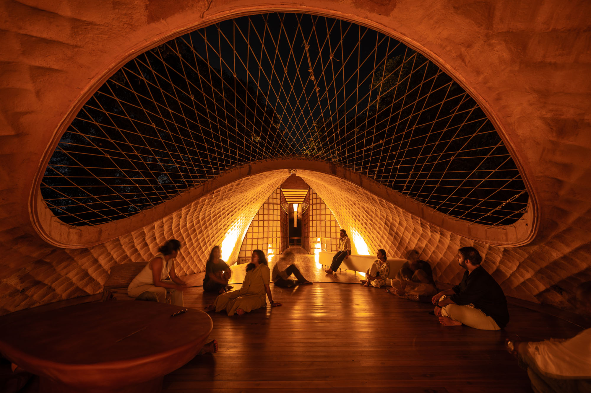 〈ブリッジハウス（Bridge house）〉ウォールメーカーズ（WALLMAKERS）