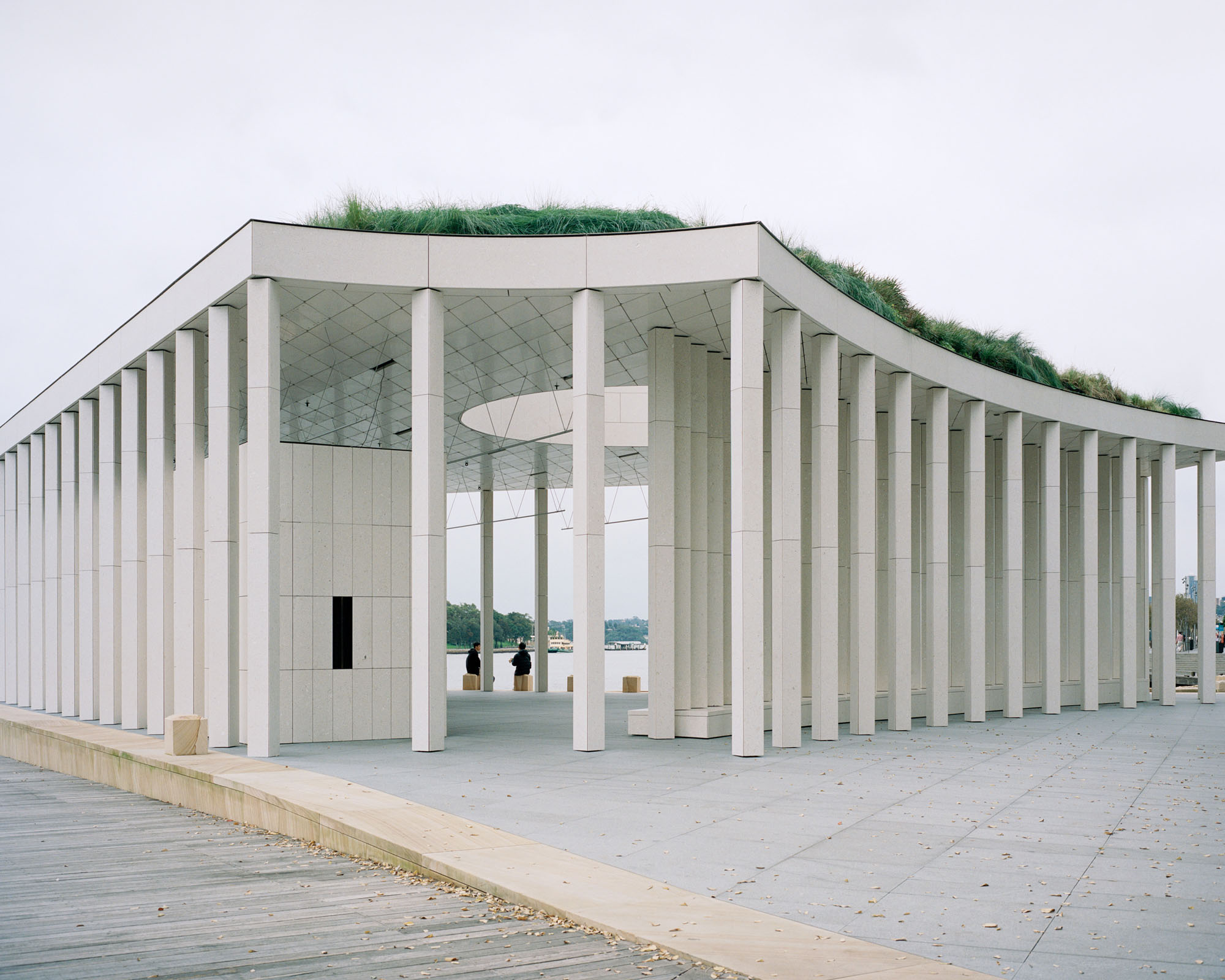 〈ピア・パビリオン（Pier Pavilion）〉ベズリー＆スプレッサー（Besley & Spresser）