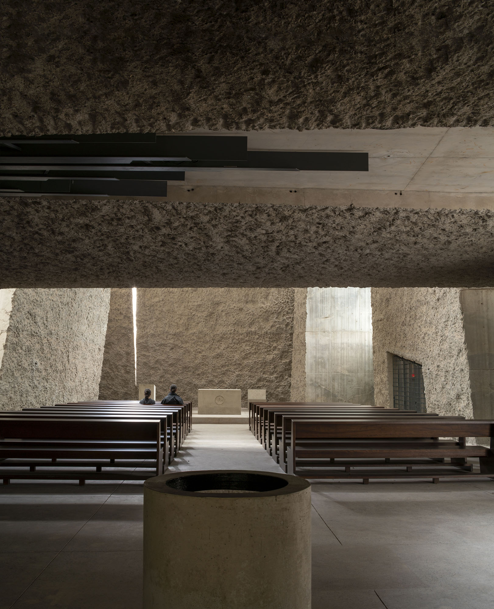 〈ラス・チュンベラス聖贖罪者教会・コミュニティセンター（The Holy Redeemer Church and Community Centre of Las Chumberas）〉フェルナンド・メニス（Fernando Menis）