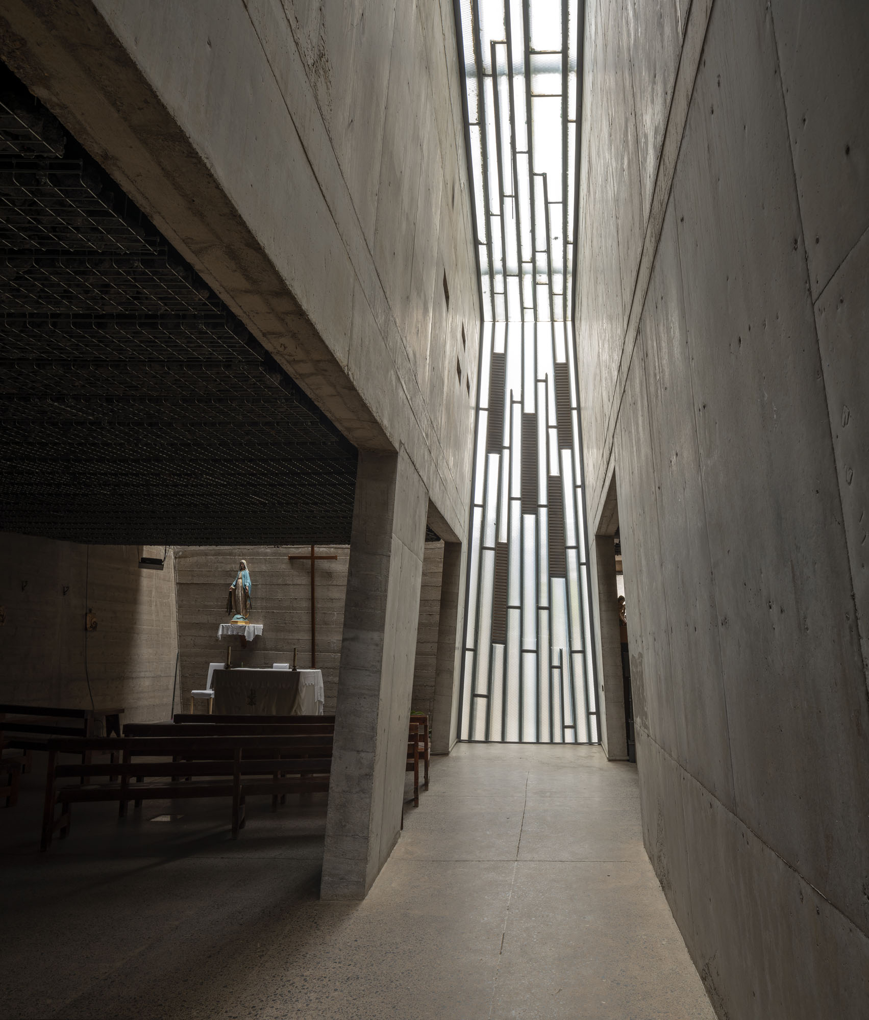 〈ラス・チュンベラス聖贖罪者教会・コミュニティセンター（The Holy Redeemer Church and Community Centre of Las Chumberas）〉フェルナンド・メニス（Fernando Menis）