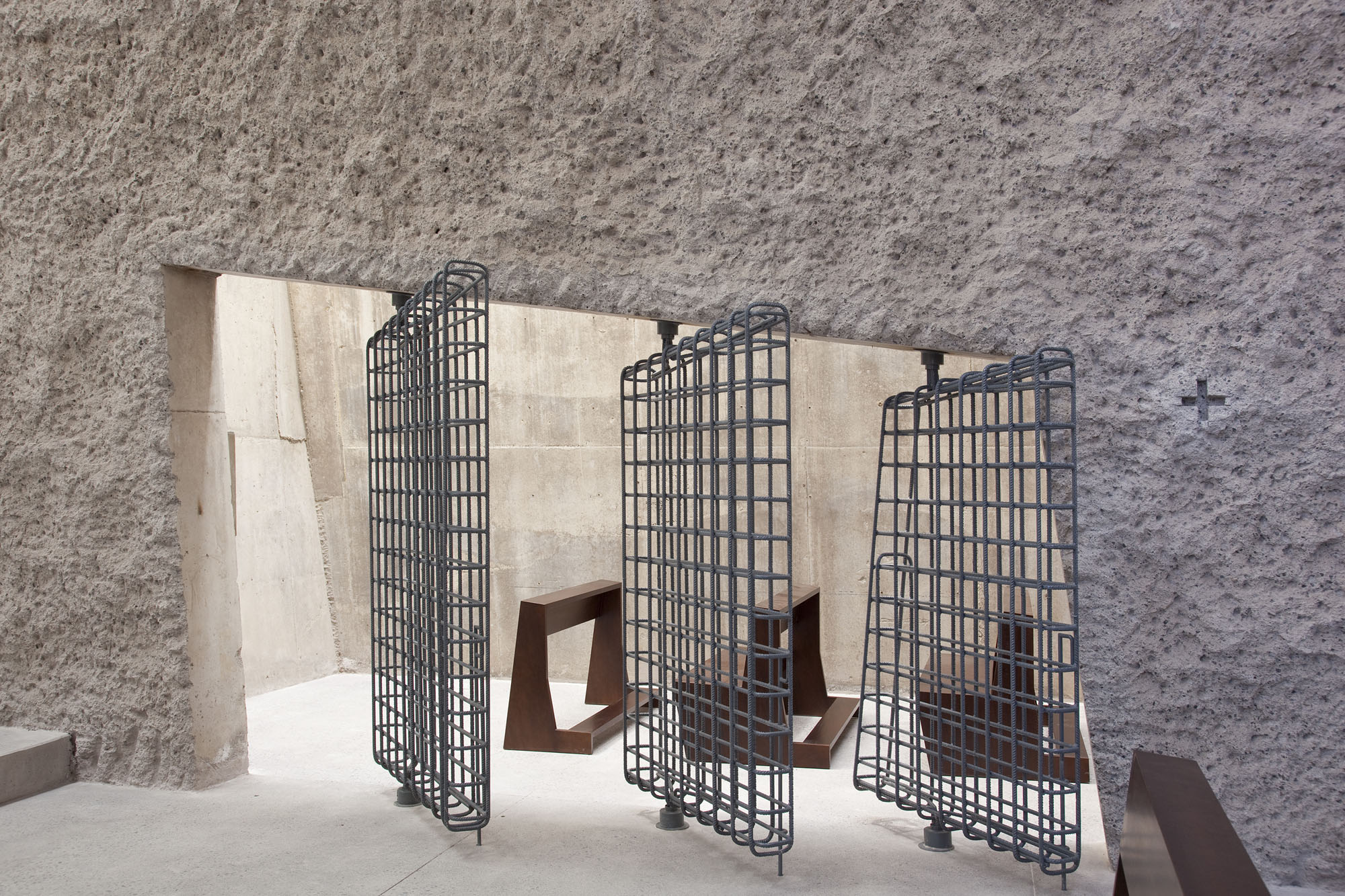 〈ラス・チュンベラス聖贖罪者教会・コミュニティセンター（The Holy Redeemer Church and Community Centre of Las Chumberas）〉フェルナンド・メニス（Fernando Menis）