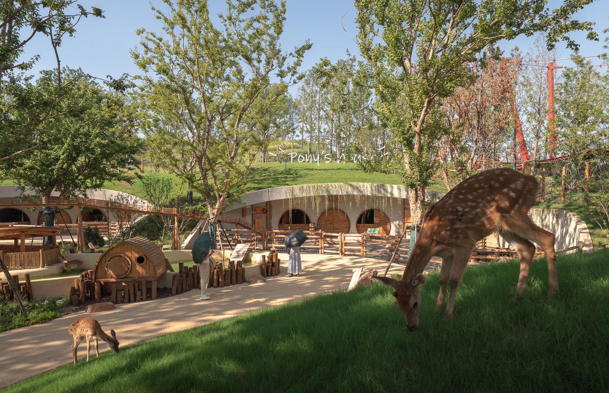 〈LuxeIsland Farm〉ヴァリアス・アソシエイツ(Various Associates)