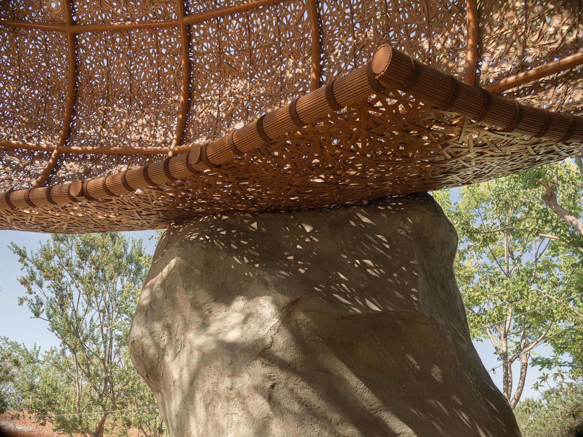 〈LuxeIsland Farm〉ヴァリアス・アソシエイツ(Various Associates)