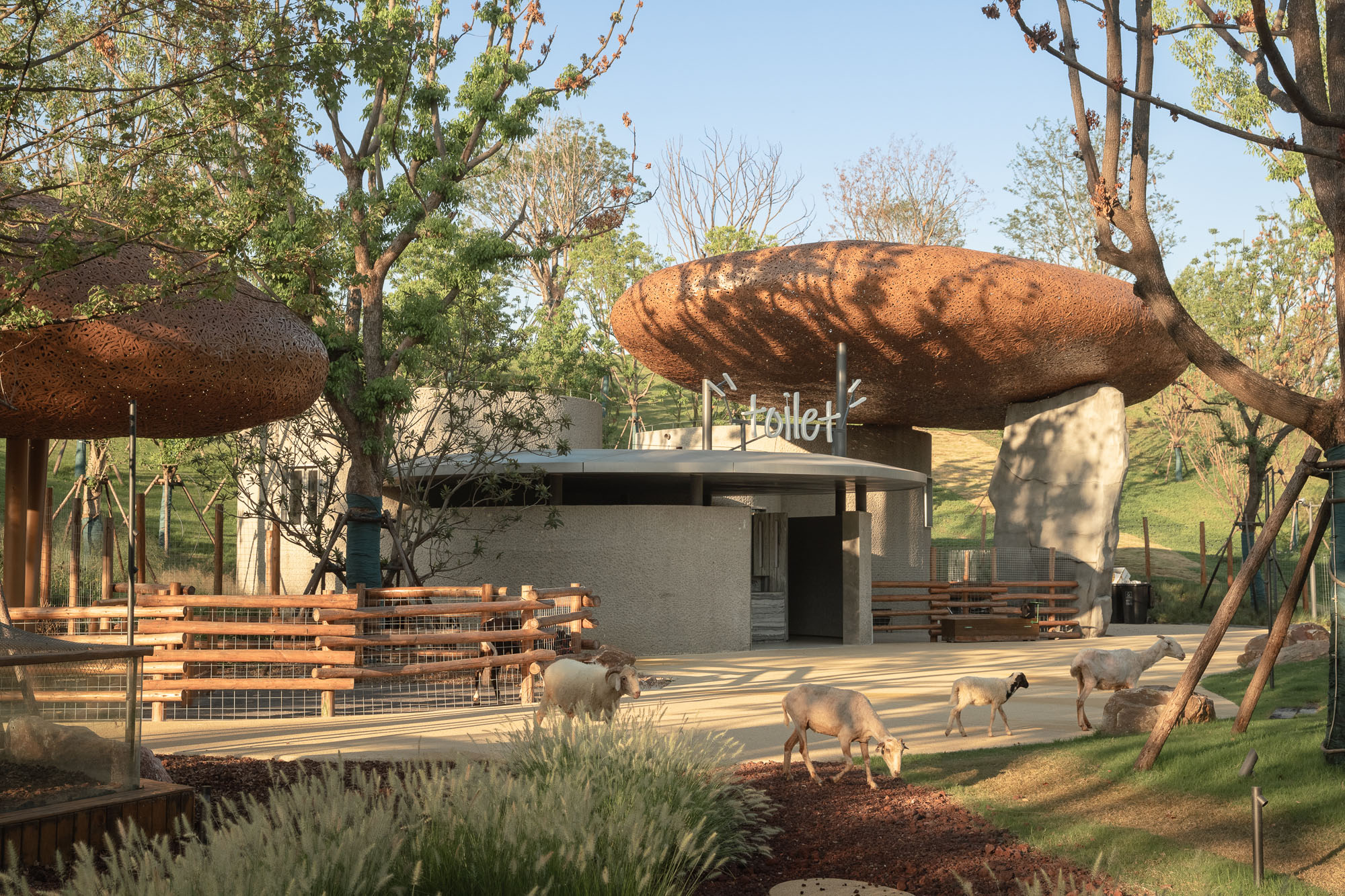 〈LuxeIsland Farm〉ヴァリアス・アソシエイツ(Various Associates)