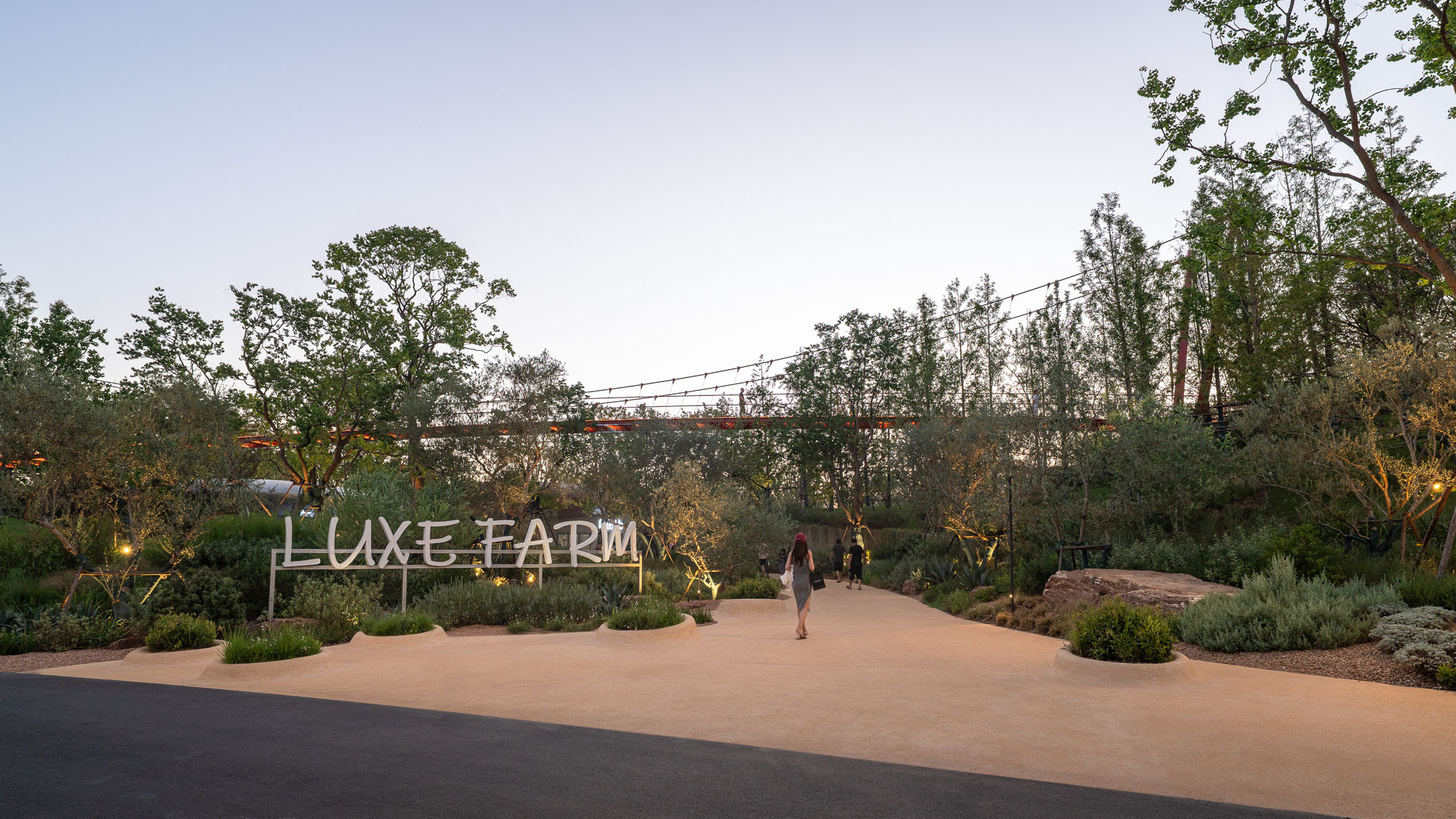 〈LuxeIsland Farm〉ヴァリアス・アソシエイツ(Various Associates)