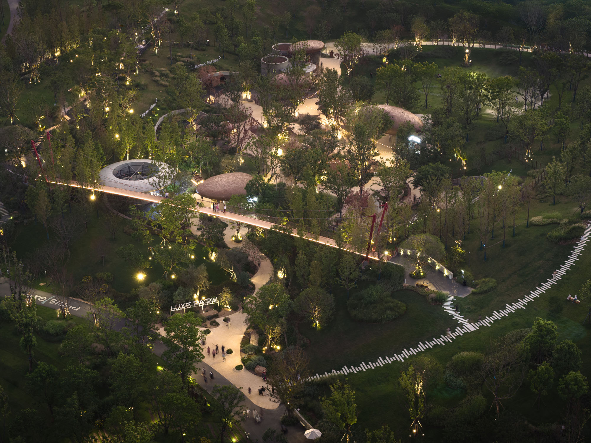 〈LuxeIsland Farm〉ヴァリアス・アソシエイツ(Various Associates)