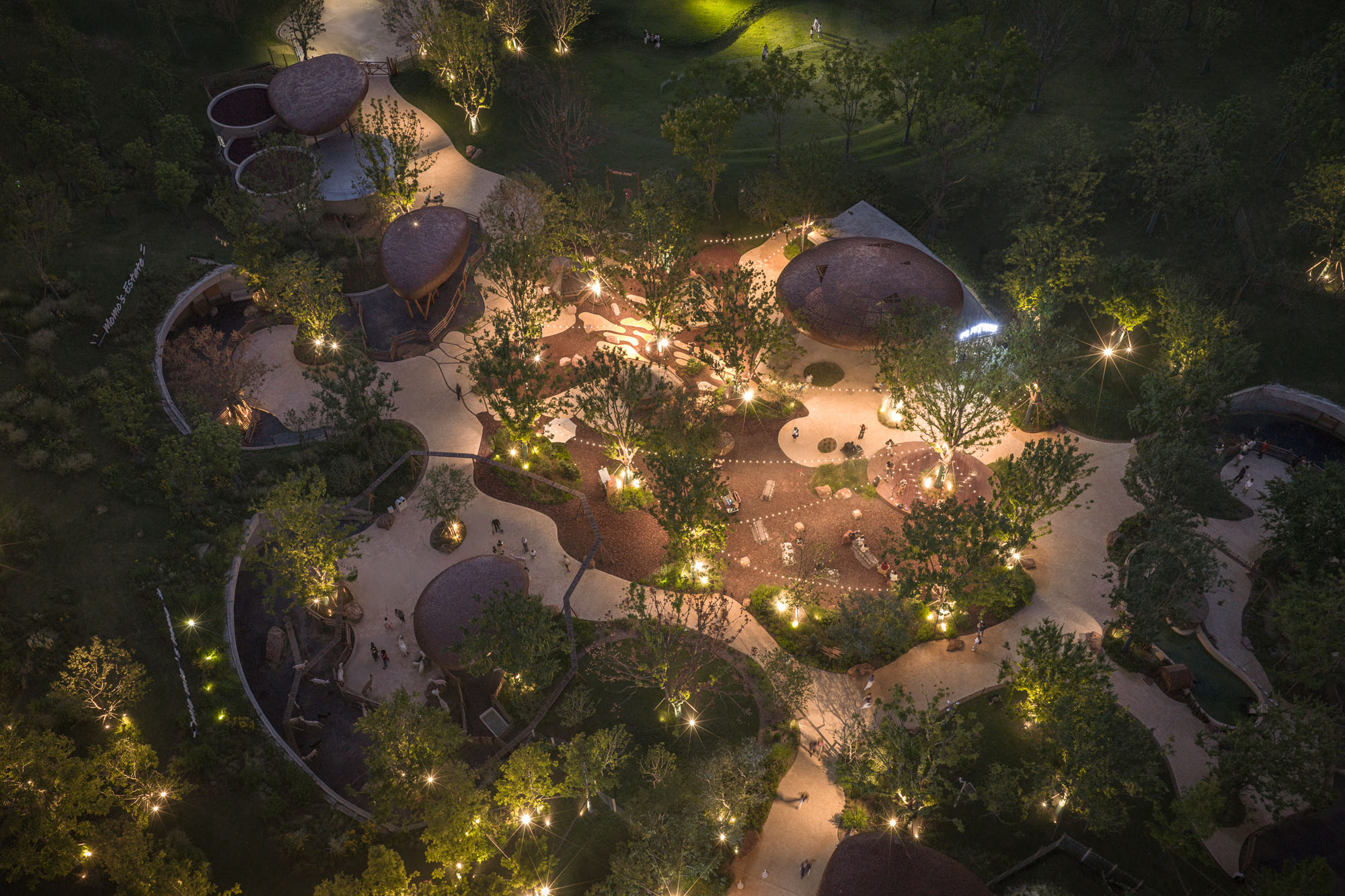 〈LuxeIsland Farm〉ヴァリアス・アソシエイツ(Various Associates)