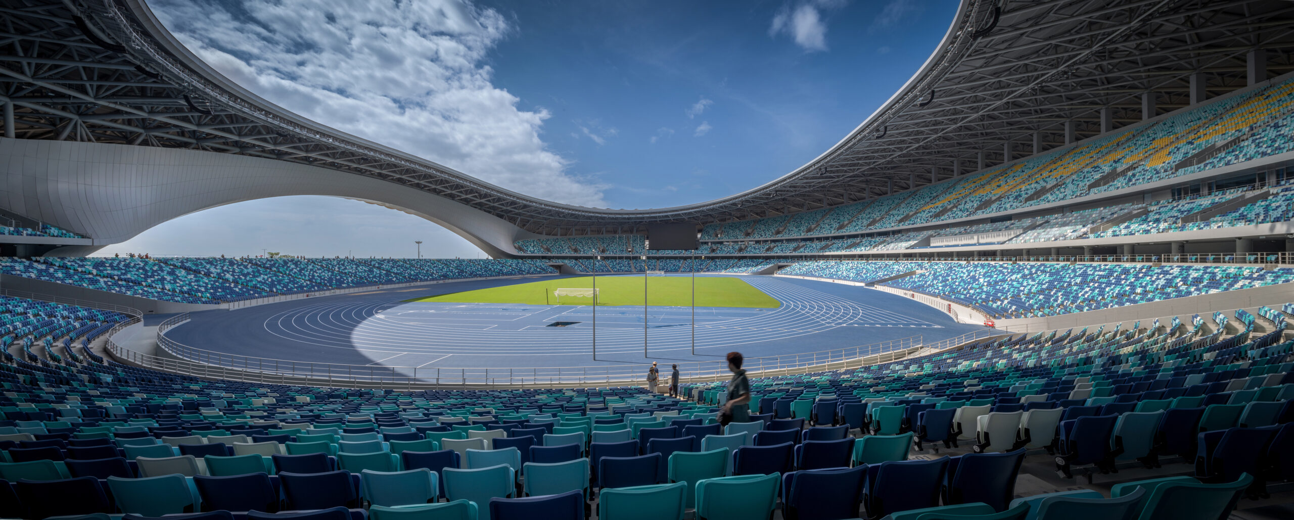 〈グレーターベイエリア・スポーツセンター(Greater Bay Area Sports Centre)〉ザハ・ハディド・アーキテクツ(Zaha Hadid Architects)、広東省建築設計研究院(Guangdong Architectural Design & Research Institute)