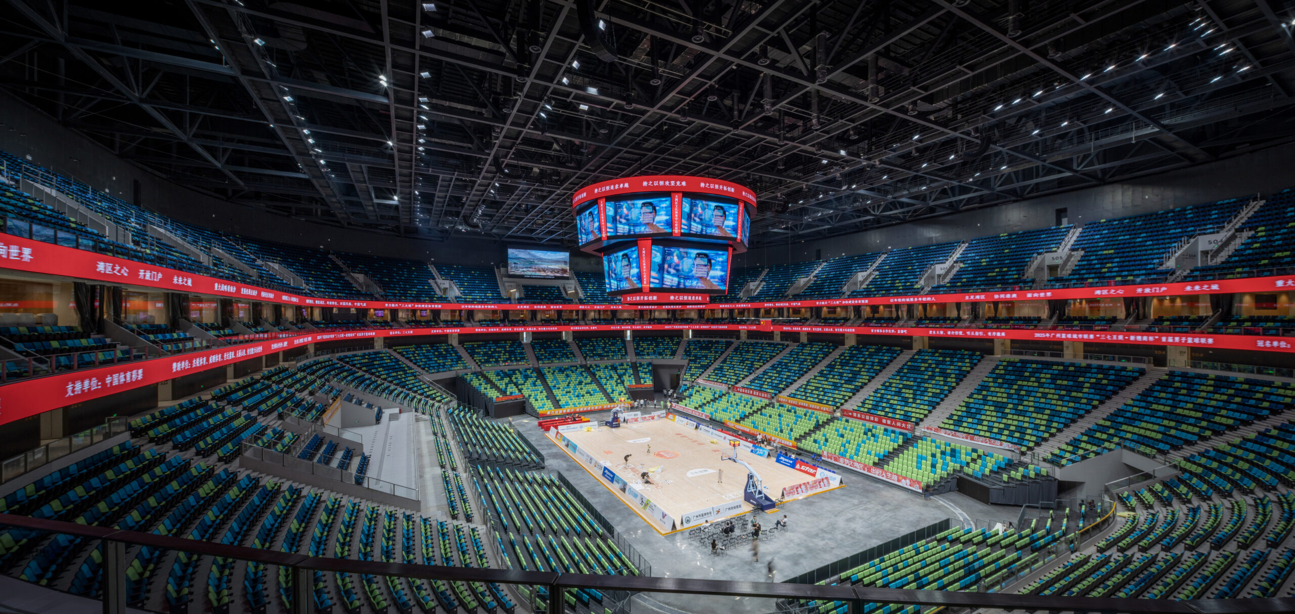 〈グレーターベイエリア・スポーツセンター(Greater Bay Area Sports Centre)〉ザハ・ハディド・アーキテクツ(Zaha Hadid Architects)、広東省建築設計研究院(Guangdong Architectural Design & Research Institute)