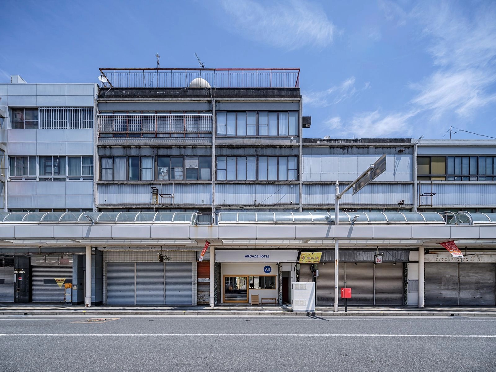 ARCADE HOTEL / 勝亦丸山建築計画 – 街との距離感を描き出す、商店街に挿入されたホテル - TECTURE MAG（テクチャー ...