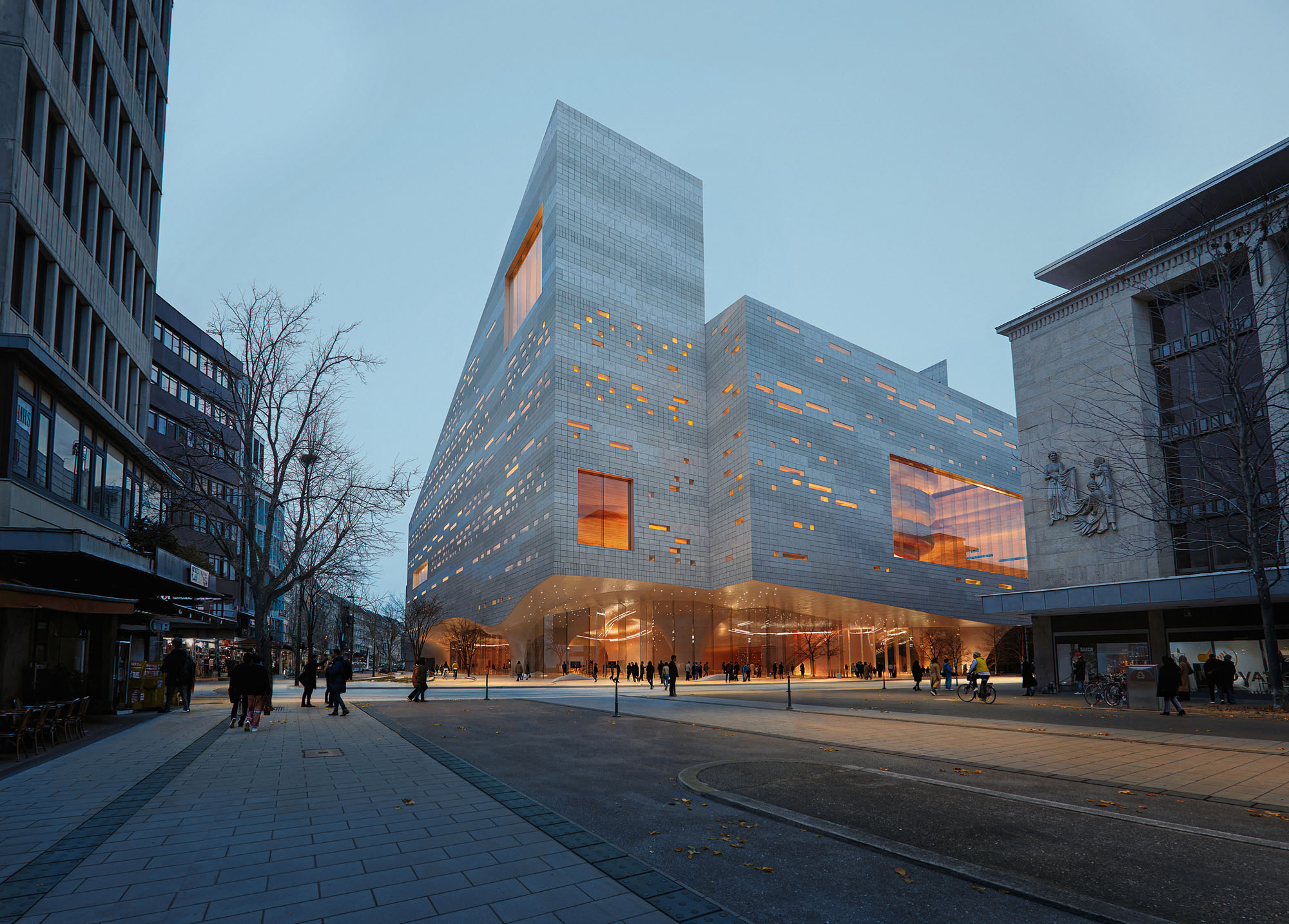 〈デュッセルドルフ・オペラハウス（Düsseldorf Opera House）〉スノヘッタ（Snøhetta）