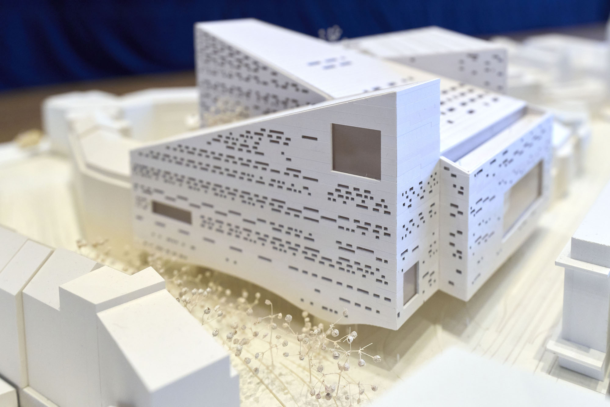 〈デュッセルドルフ・オペラハウス（Düsseldorf Opera House）〉スノヘッタ（Snøhetta）