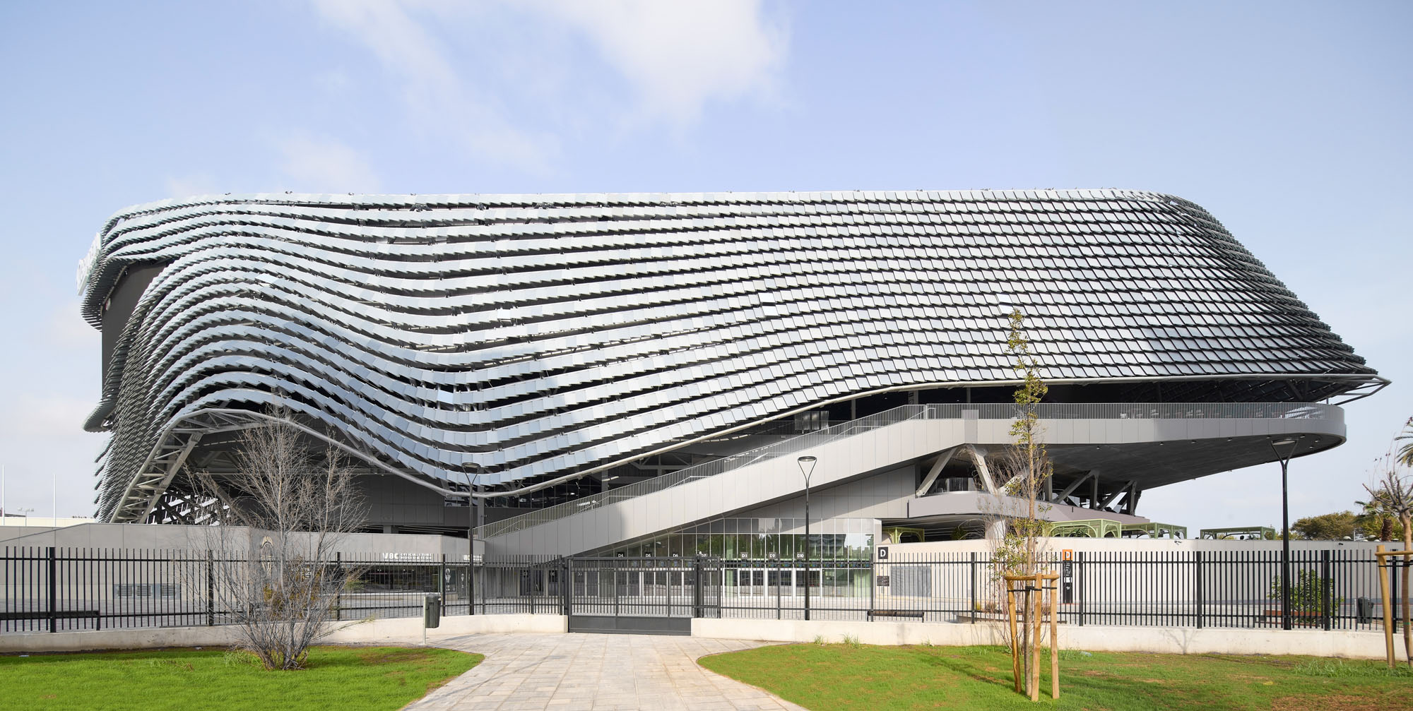 〈ロイグ・アリーナ（Roig Arena）〉ERRE、HOK