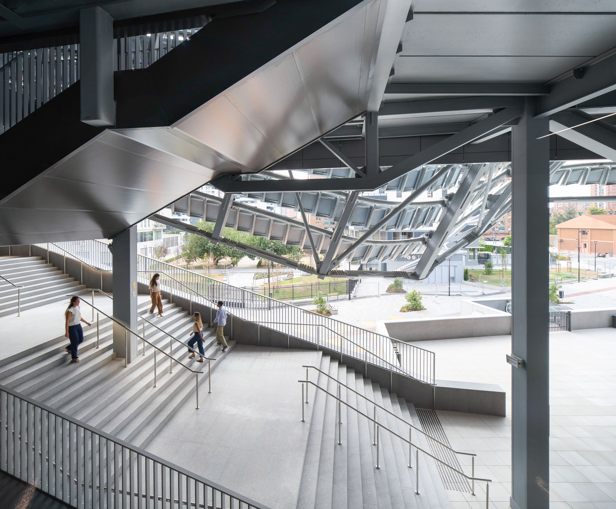 〈ロイグ・アリーナ（Roig Arena）〉ERRE、HOK