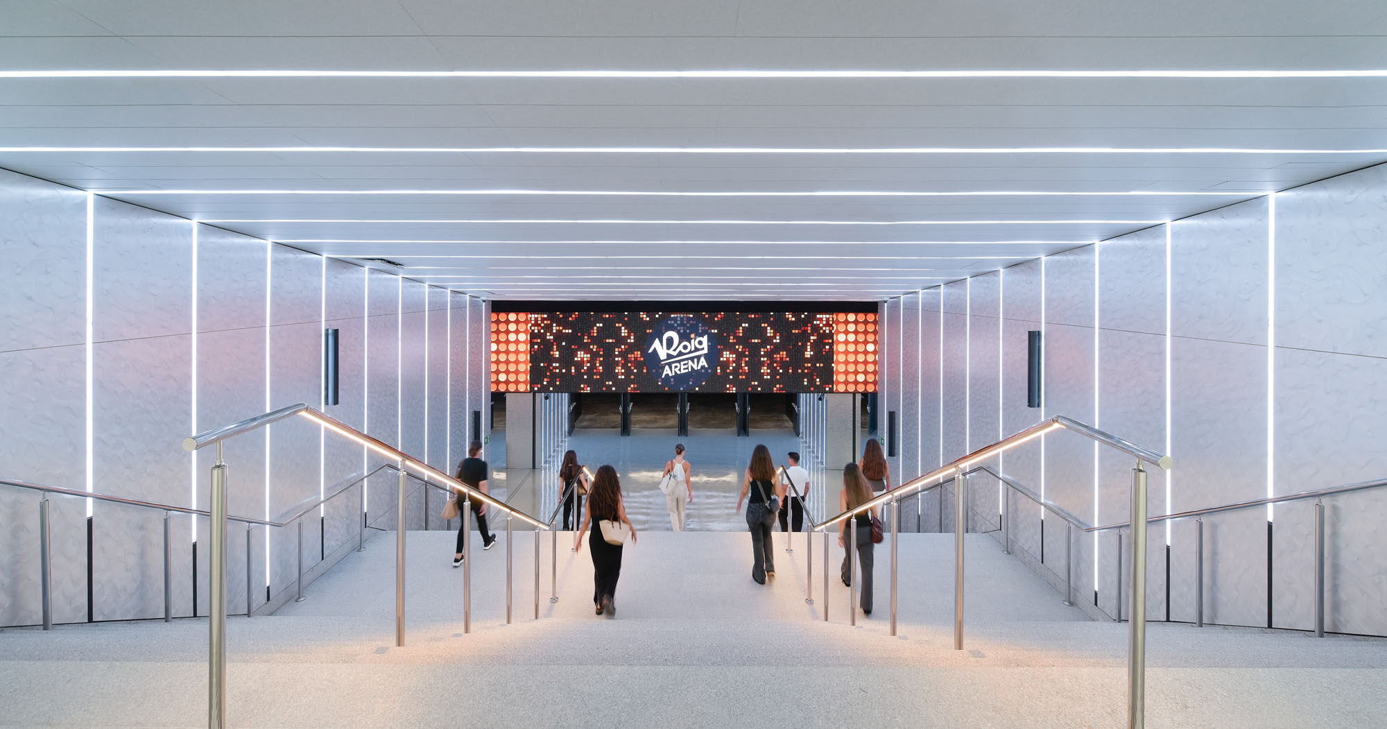 〈ロイグ・アリーナ（Roig Arena）〉ERRE、HOK