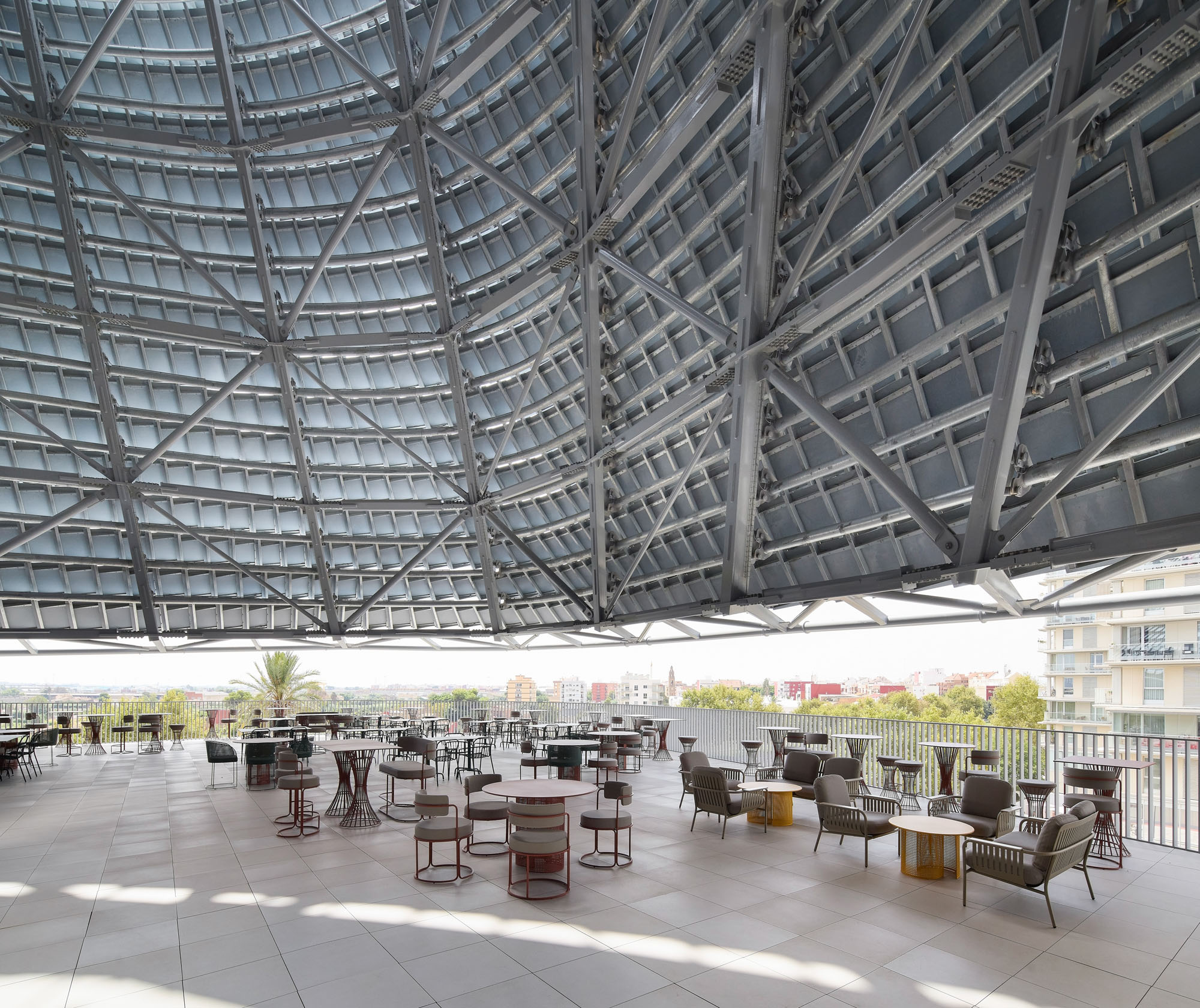 〈ロイグ・アリーナ（Roig Arena）〉ERRE、HOK