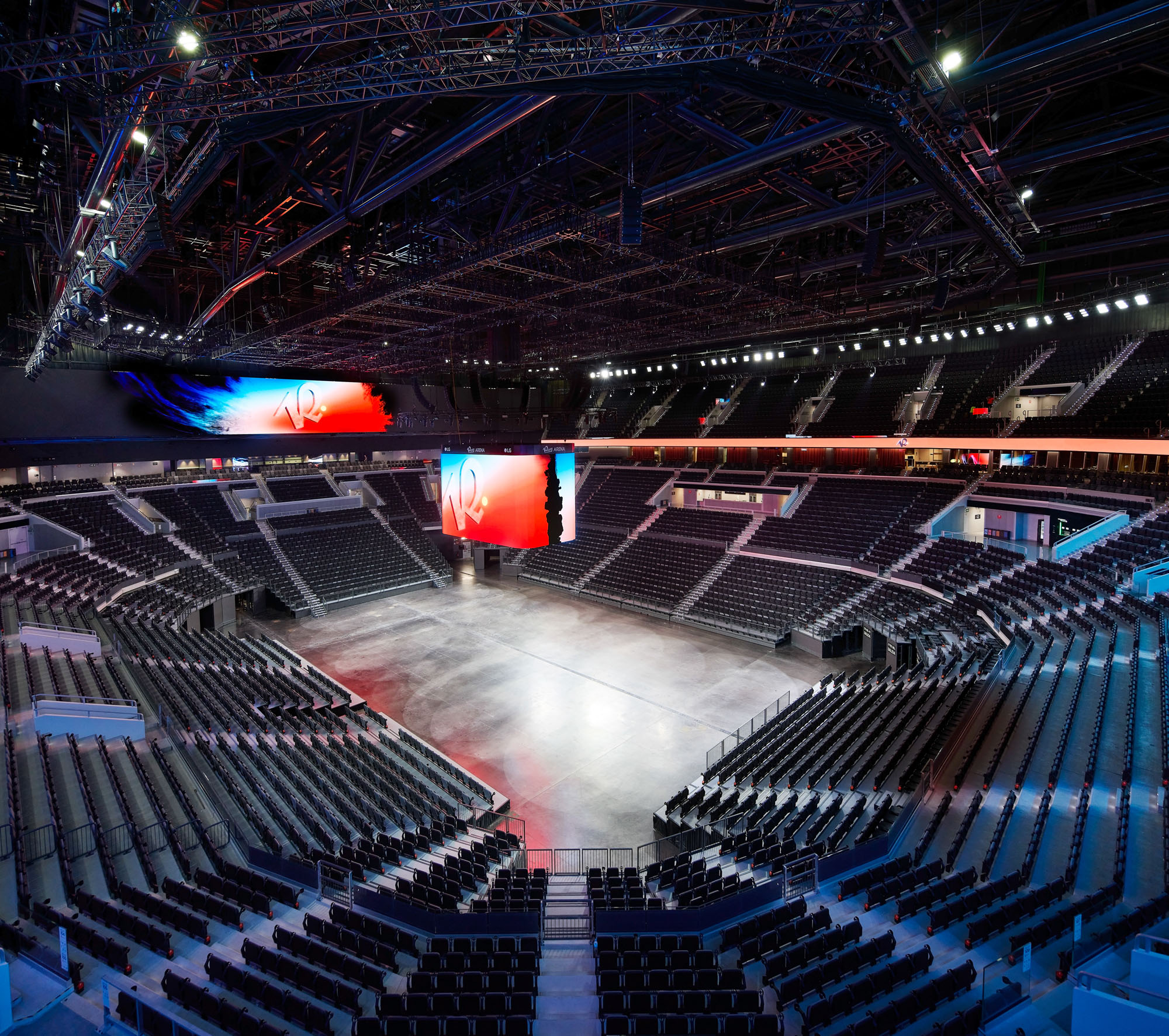 〈ロイグ・アリーナ（Roig Arena）〉ERRE、HOK