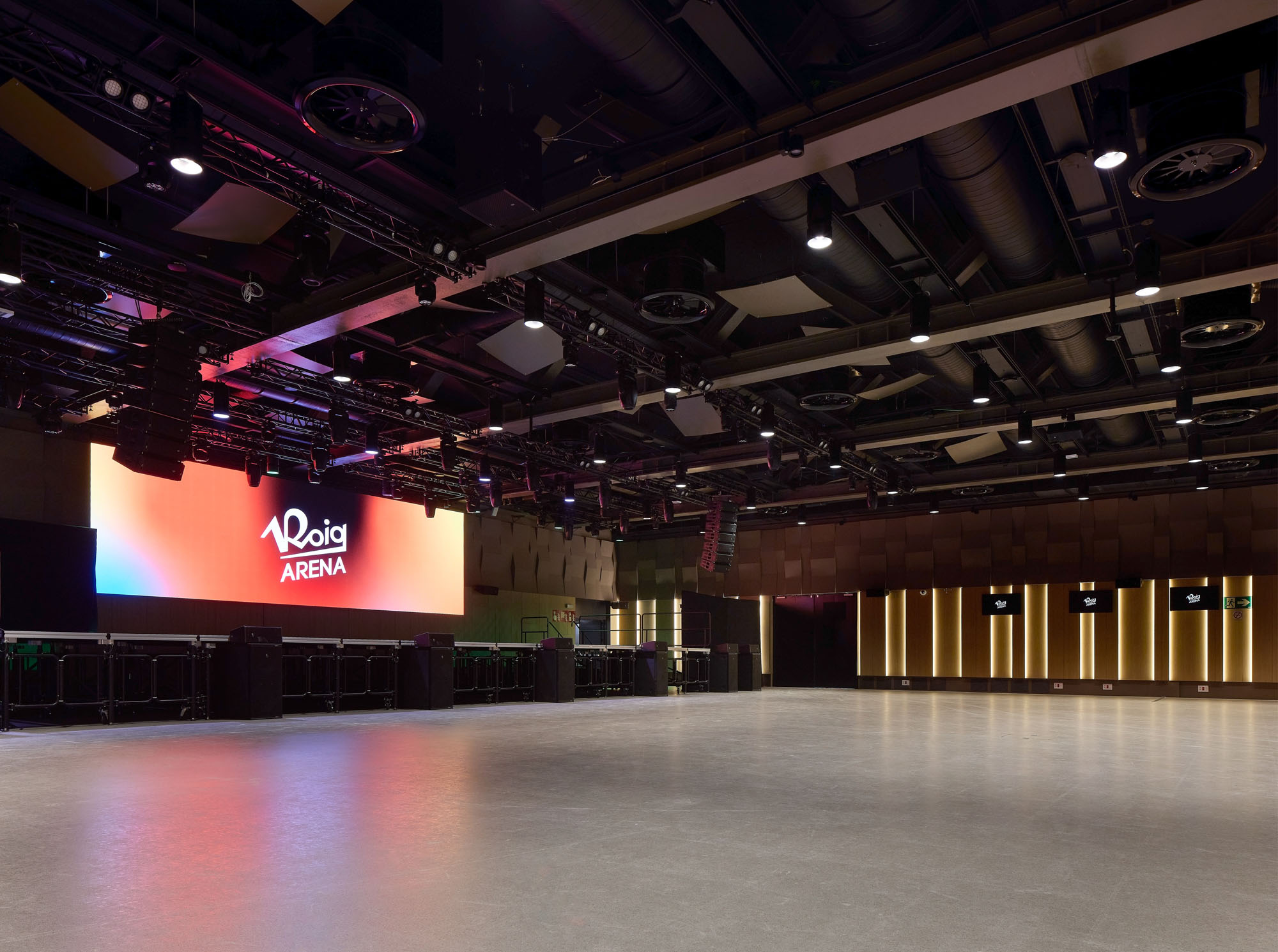 〈ロイグ・アリーナ（Roig Arena）〉ERRE、HOK