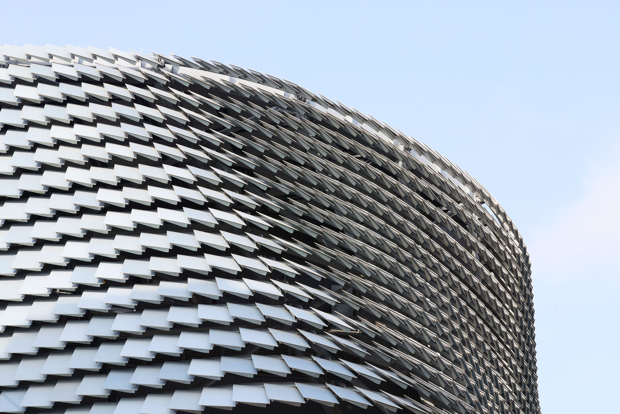 〈ロイグ・アリーナ（Roig Arena）〉ERRE、HOK