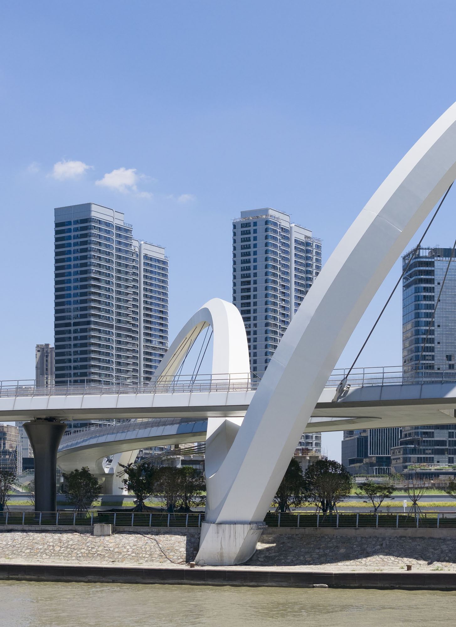 〈大運河ゲートウェイブリッジ（Grand Canal Gateway Bridge）〉ザハ・ハディド・アーキテクツ（Zaha Hadid Architects）