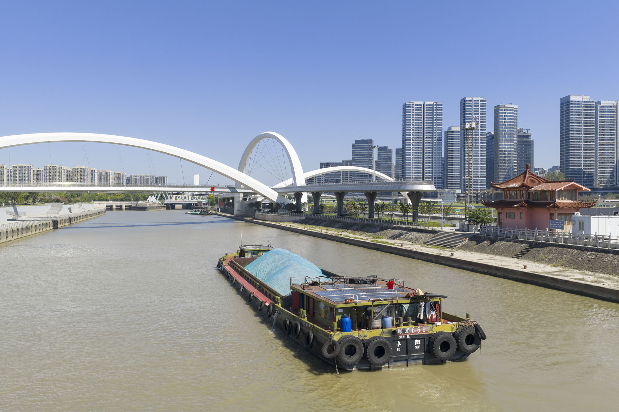〈大運河ゲートウェイブリッジ（Grand Canal Gateway Bridge）〉ザハ・ハディド・アーキテクツ（Zaha Hadid Architects）